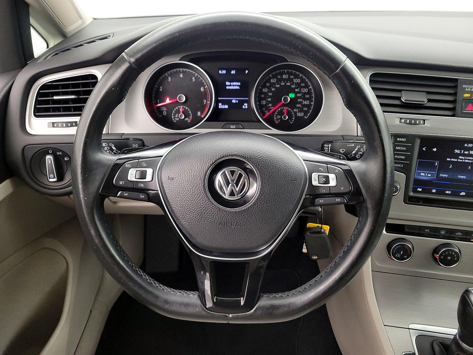 Thumbnail: 2017 Volkswagen Golf - 10