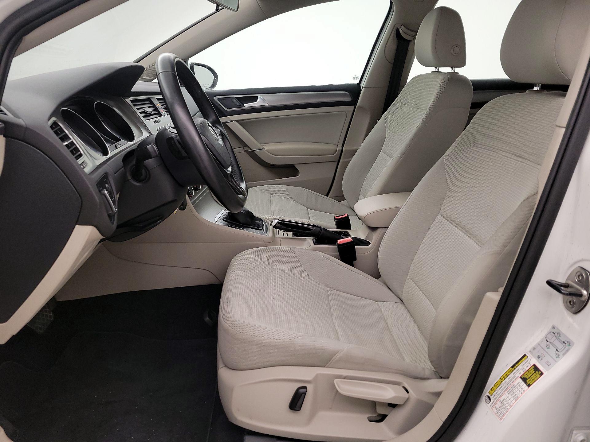 Thumbnail: 2017 Volkswagen Golf - 11