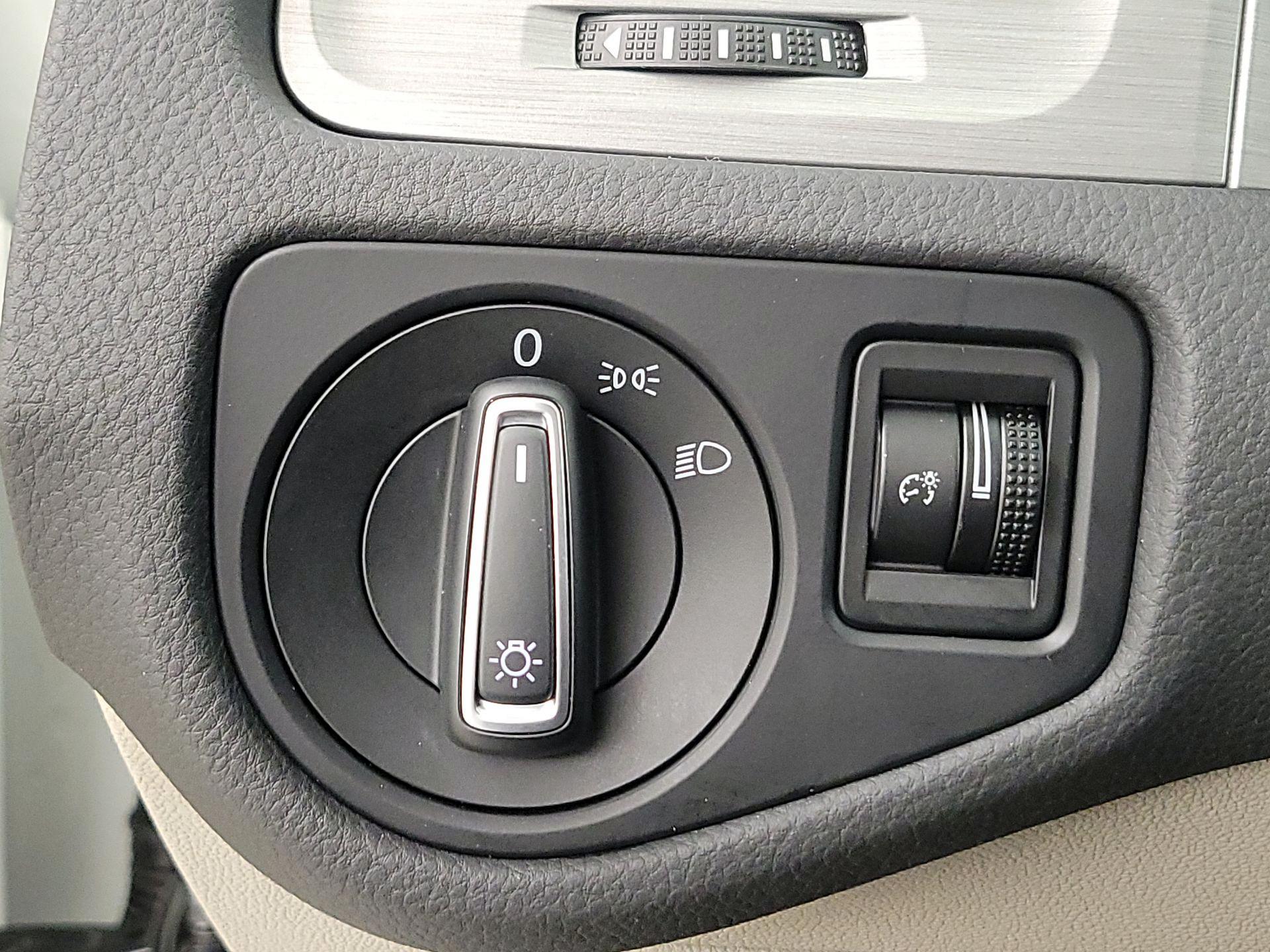 Thumbnail: 2017 Volkswagen Golf - 13