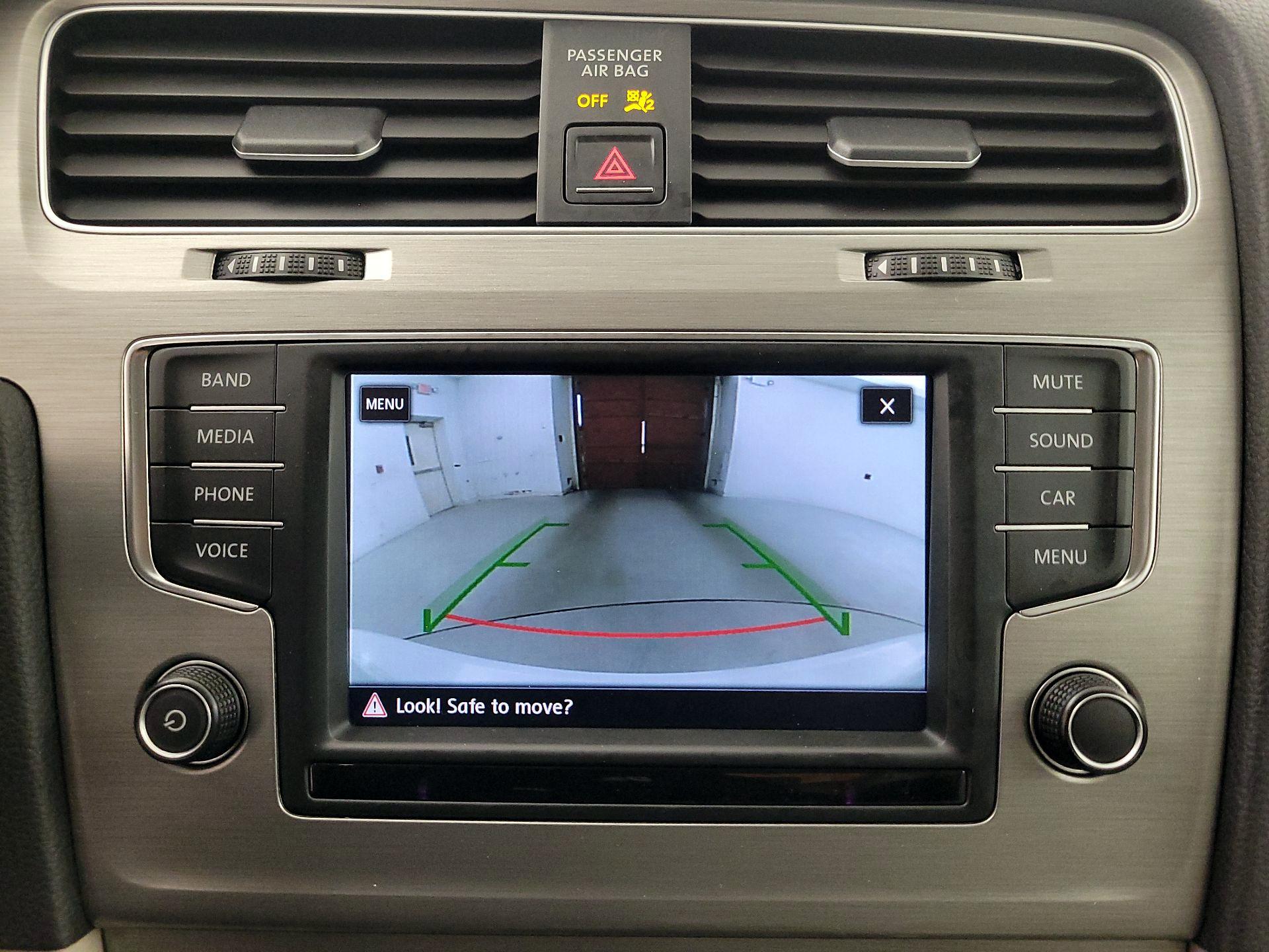 Thumbnail: 2017 Volkswagen Golf - 14