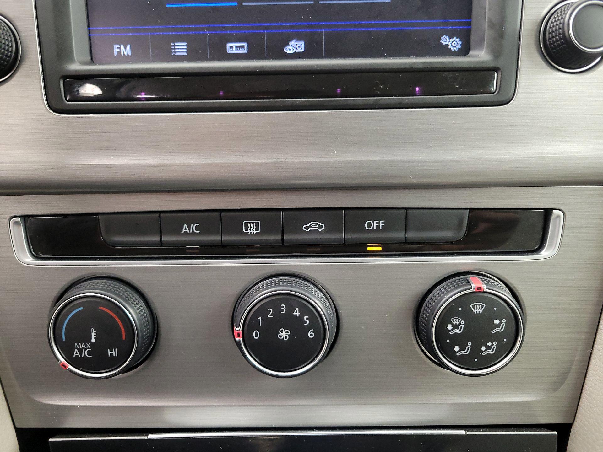 Thumbnail: 2017 Volkswagen Golf - 16