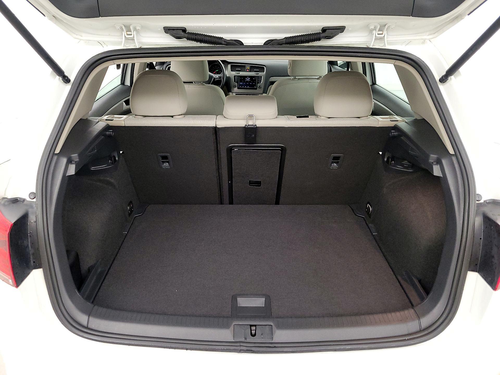 Thumbnail: 2017 Volkswagen Golf - 20