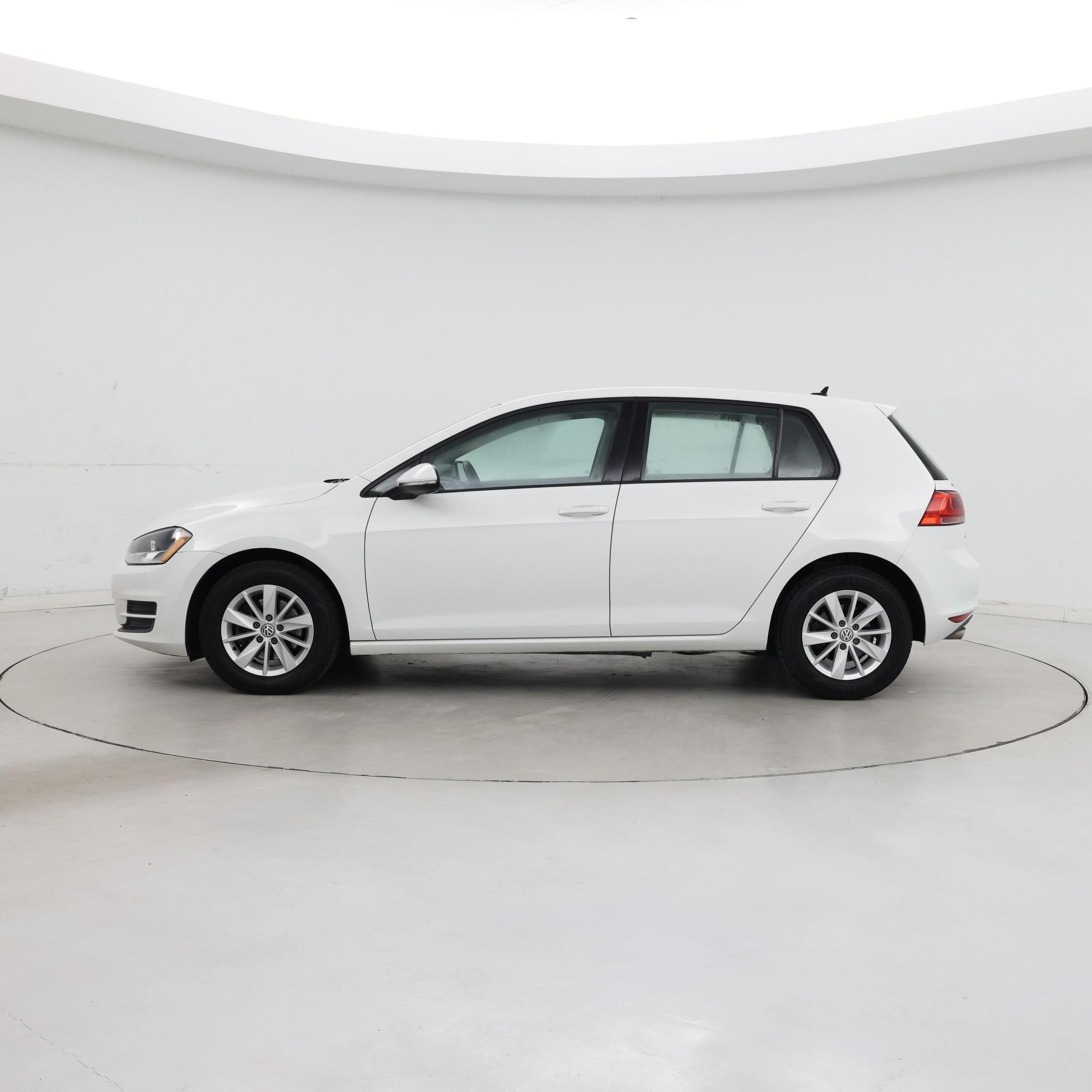 Thumbnail: 2017 Volkswagen Golf - 3