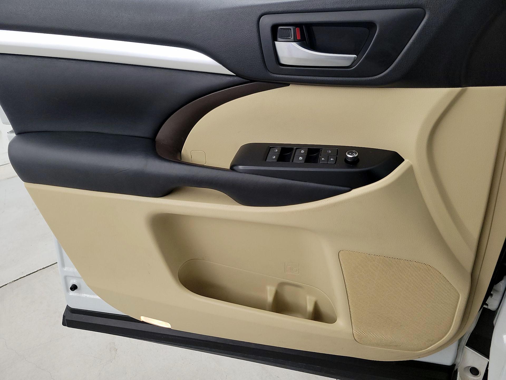 Thumbnail: 2018 Toyota Highlander - 12