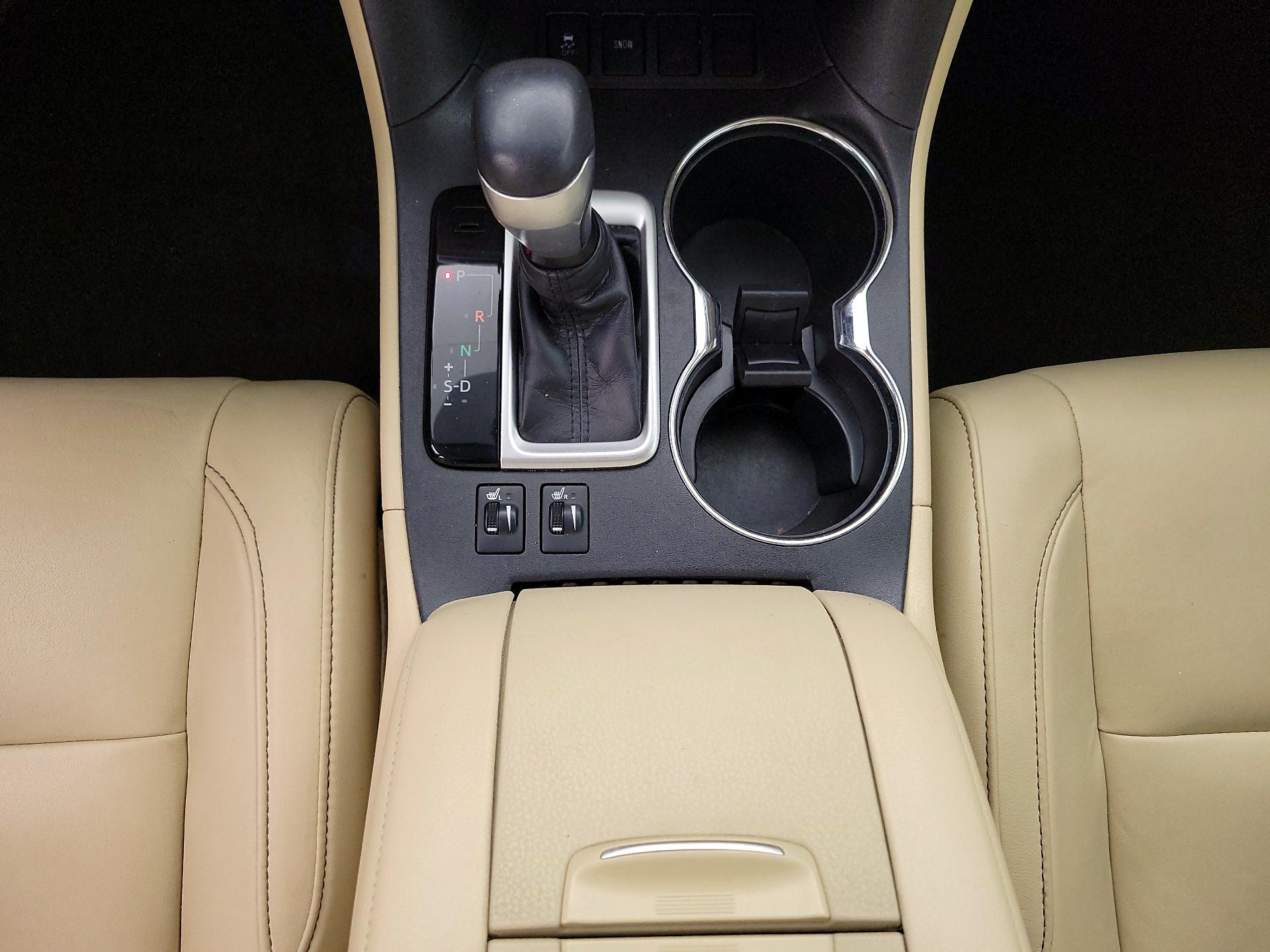 Thumbnail: 2018 Toyota Highlander - 17