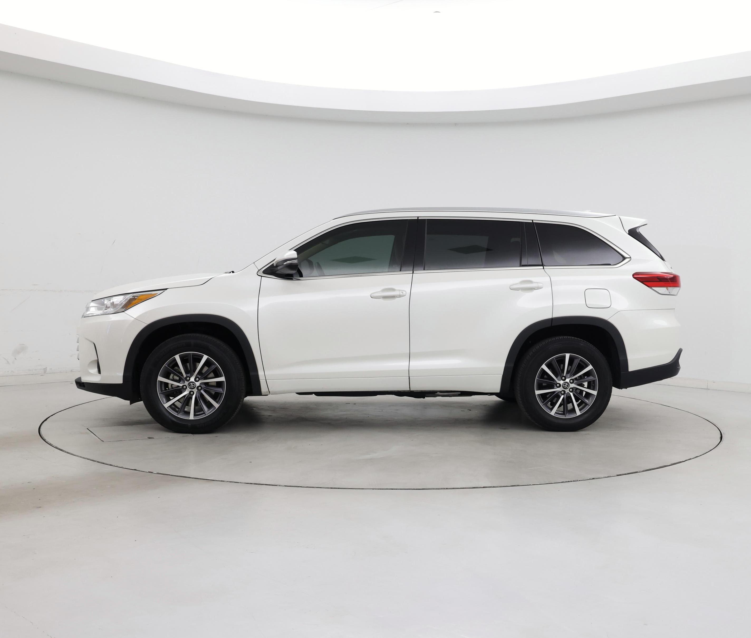 Thumbnail: 2018 Toyota Highlander - 3