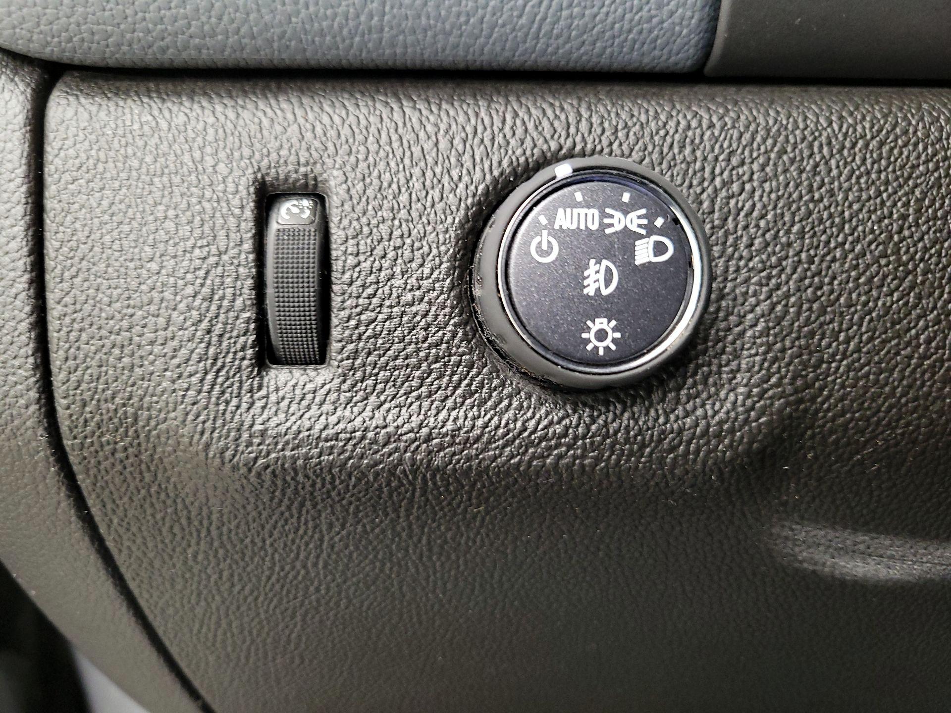 Thumbnail: 2022 Chevrolet Colorado - 13