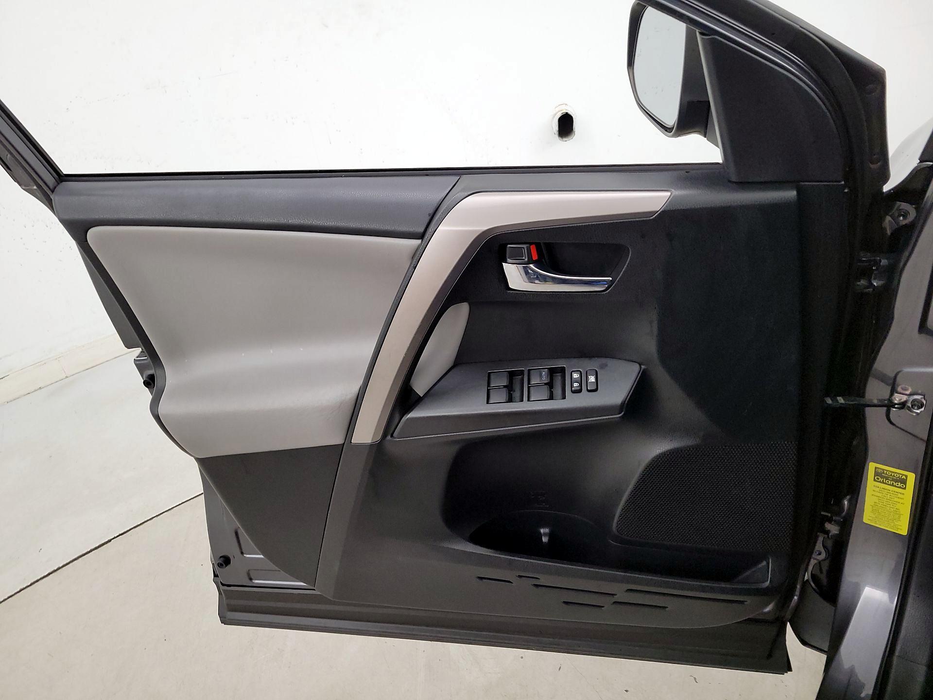 Thumbnail: 2018 Toyota RAV4 - 12