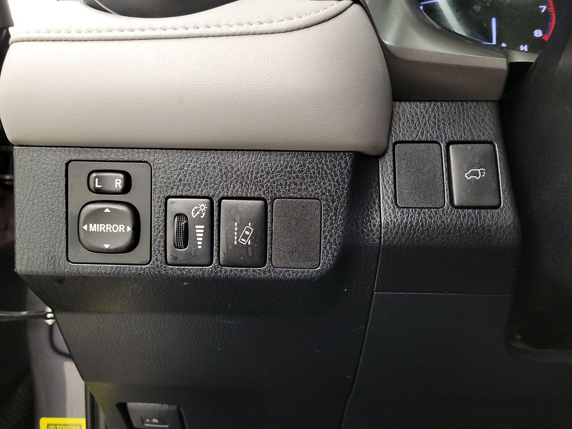 Thumbnail: 2018 Toyota RAV4 - 13