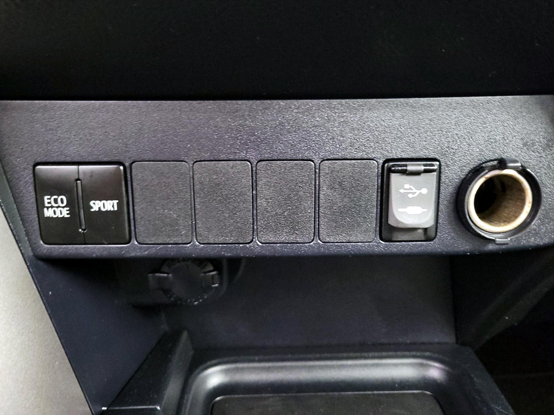 Thumbnail: 2018 Toyota RAV4 - 18