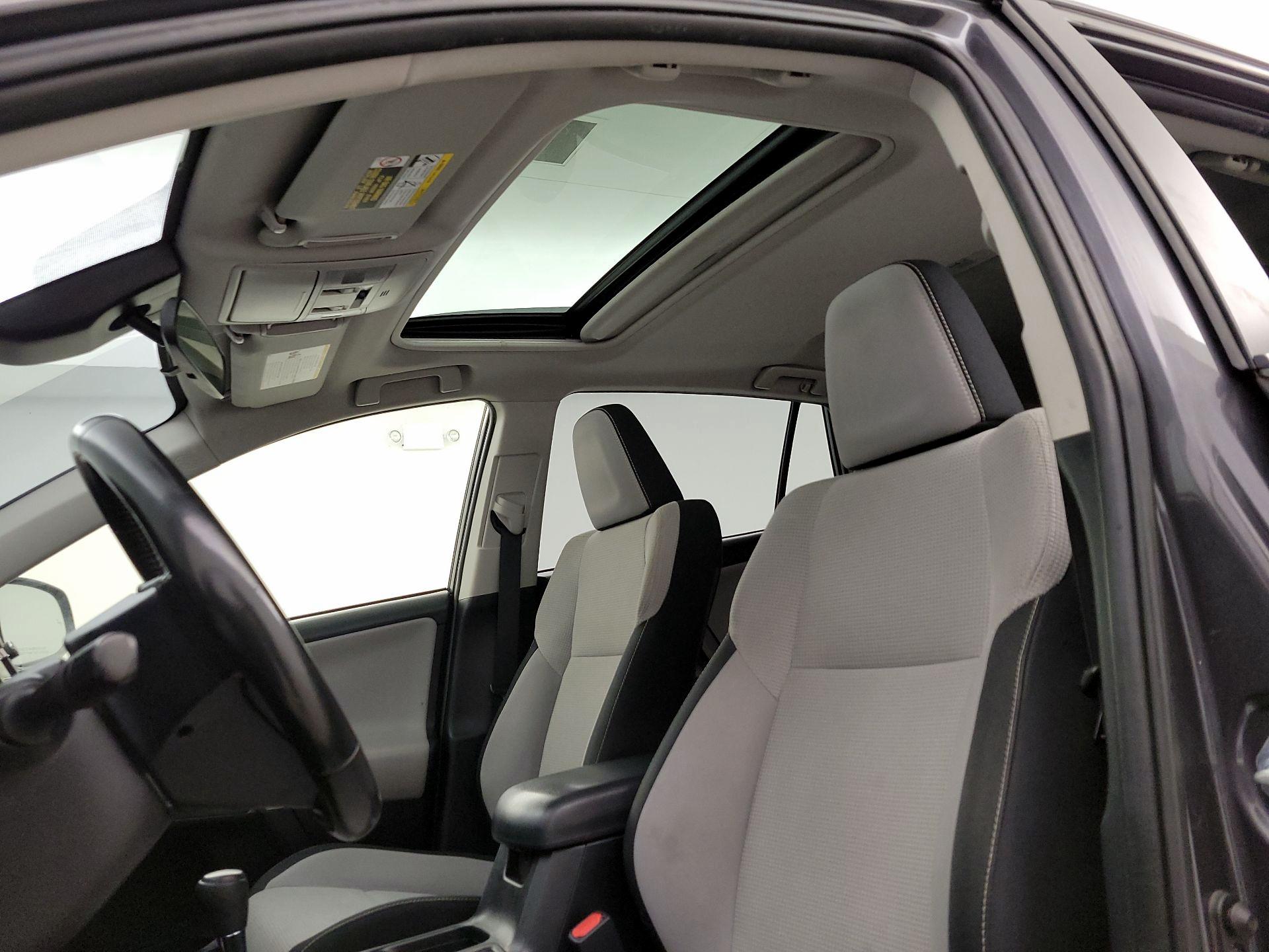 Thumbnail: 2018 Toyota RAV4 - 19