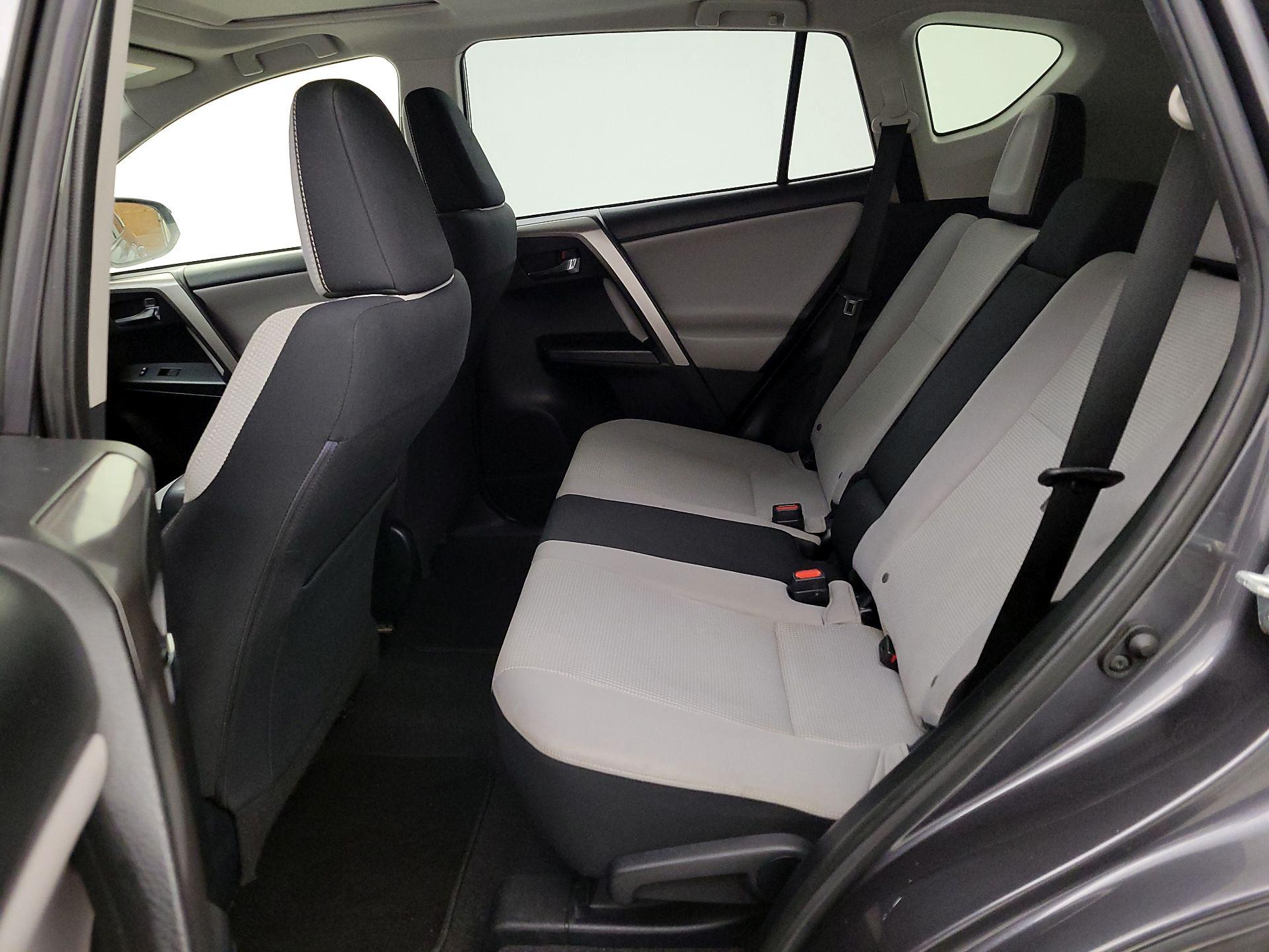 Thumbnail: 2018 Toyota RAV4 - 20