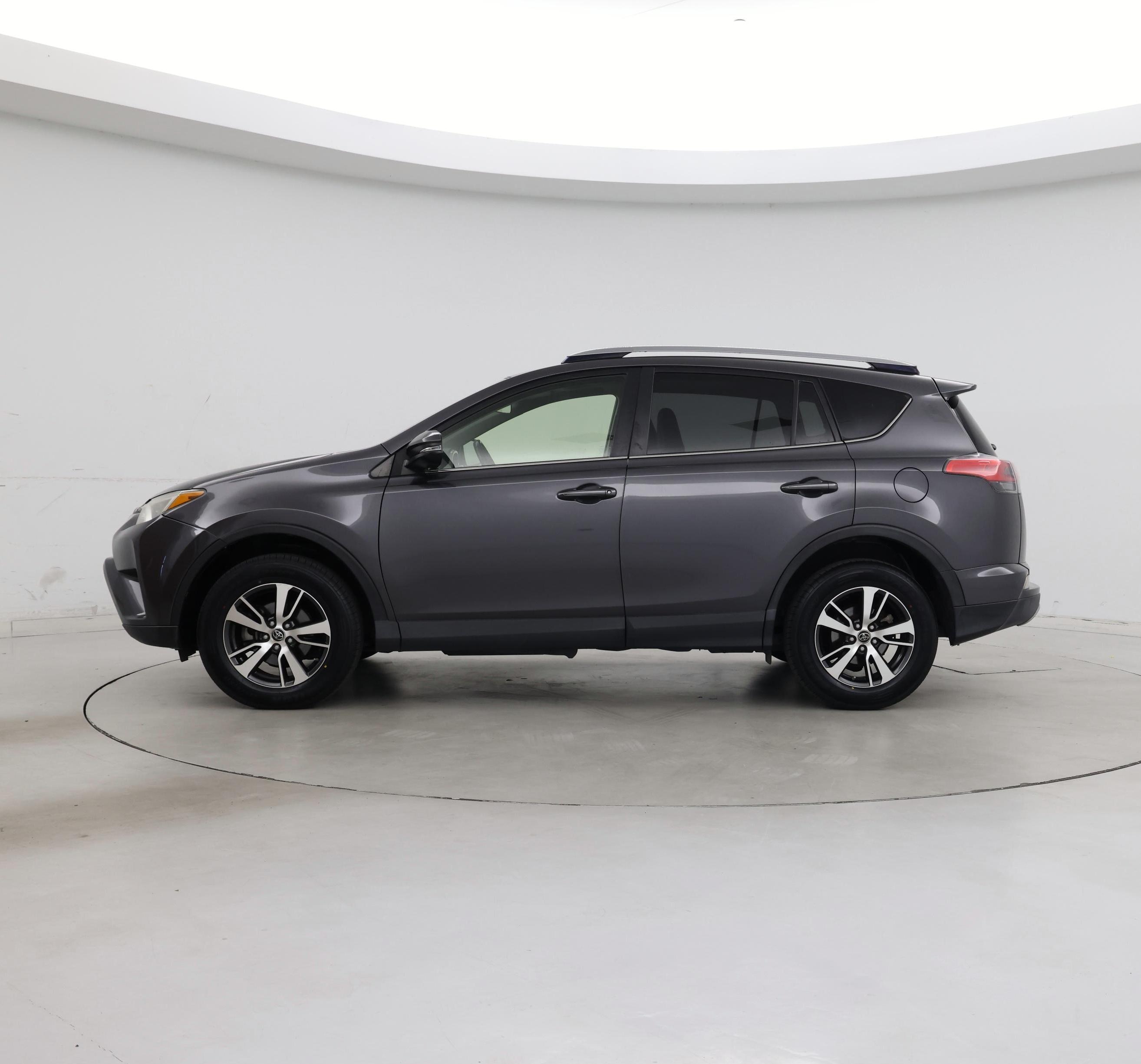 Thumbnail: 2018 Toyota RAV4 - 3