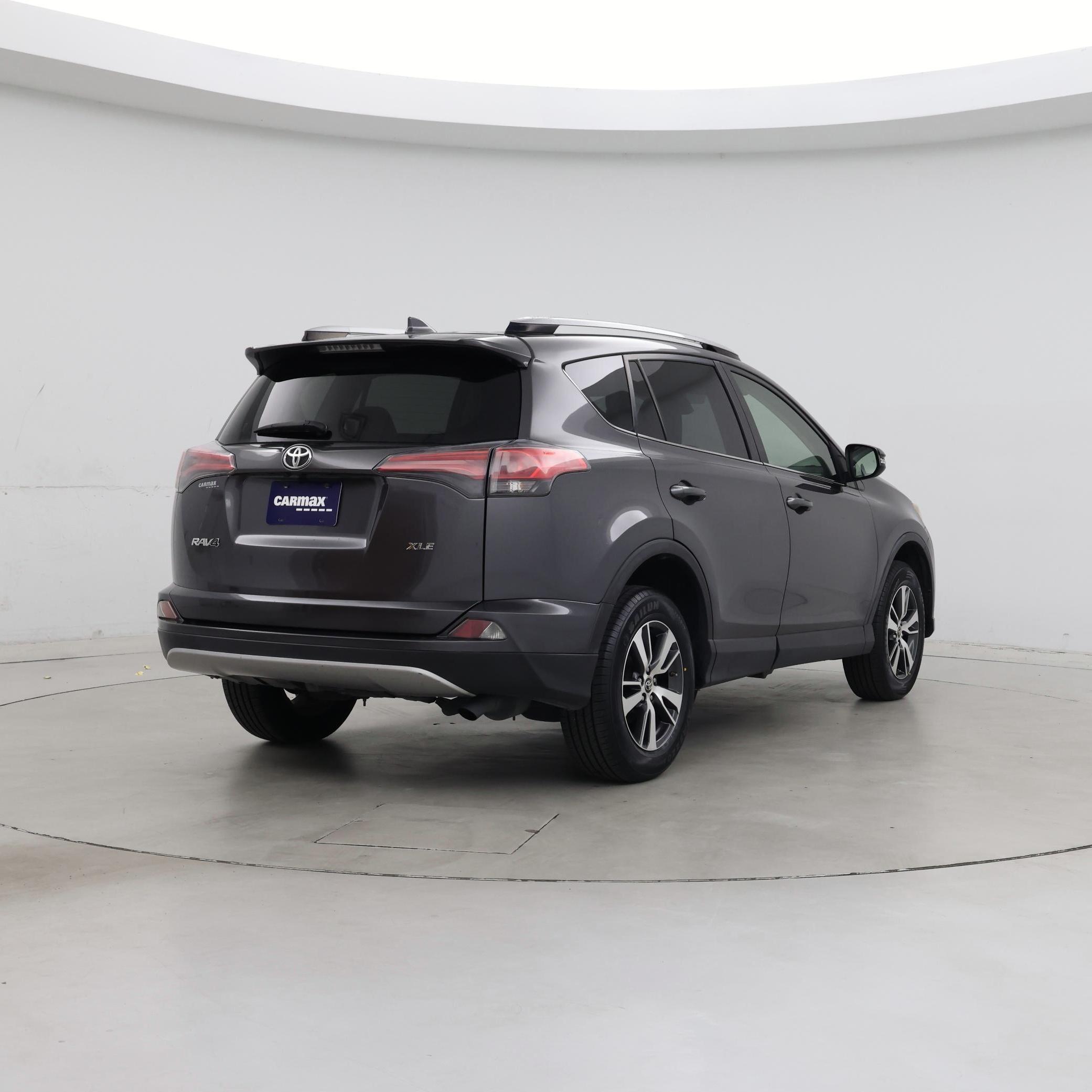 Thumbnail: 2018 Toyota RAV4 - 8