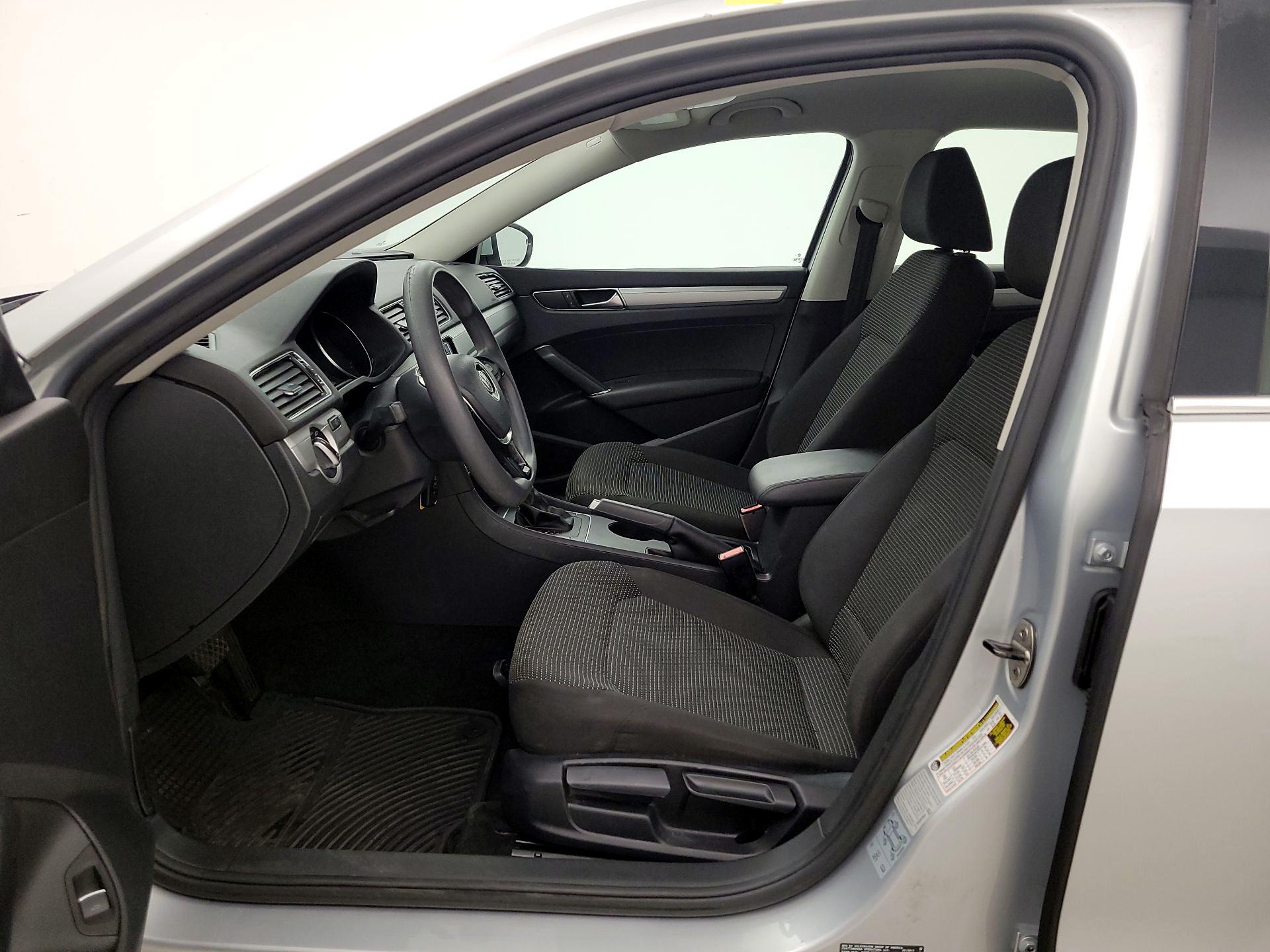 Thumbnail: 2017 Volkswagen Passat - 11