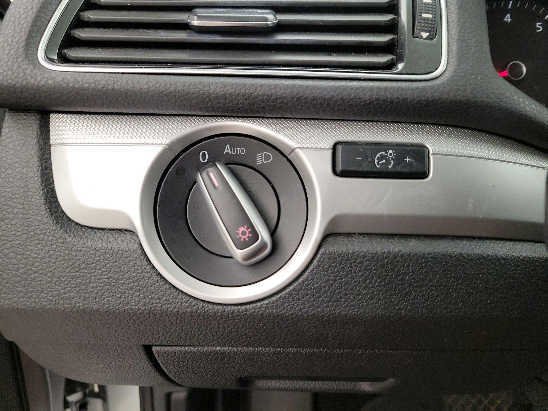 Thumbnail: 2017 Volkswagen Passat - 13