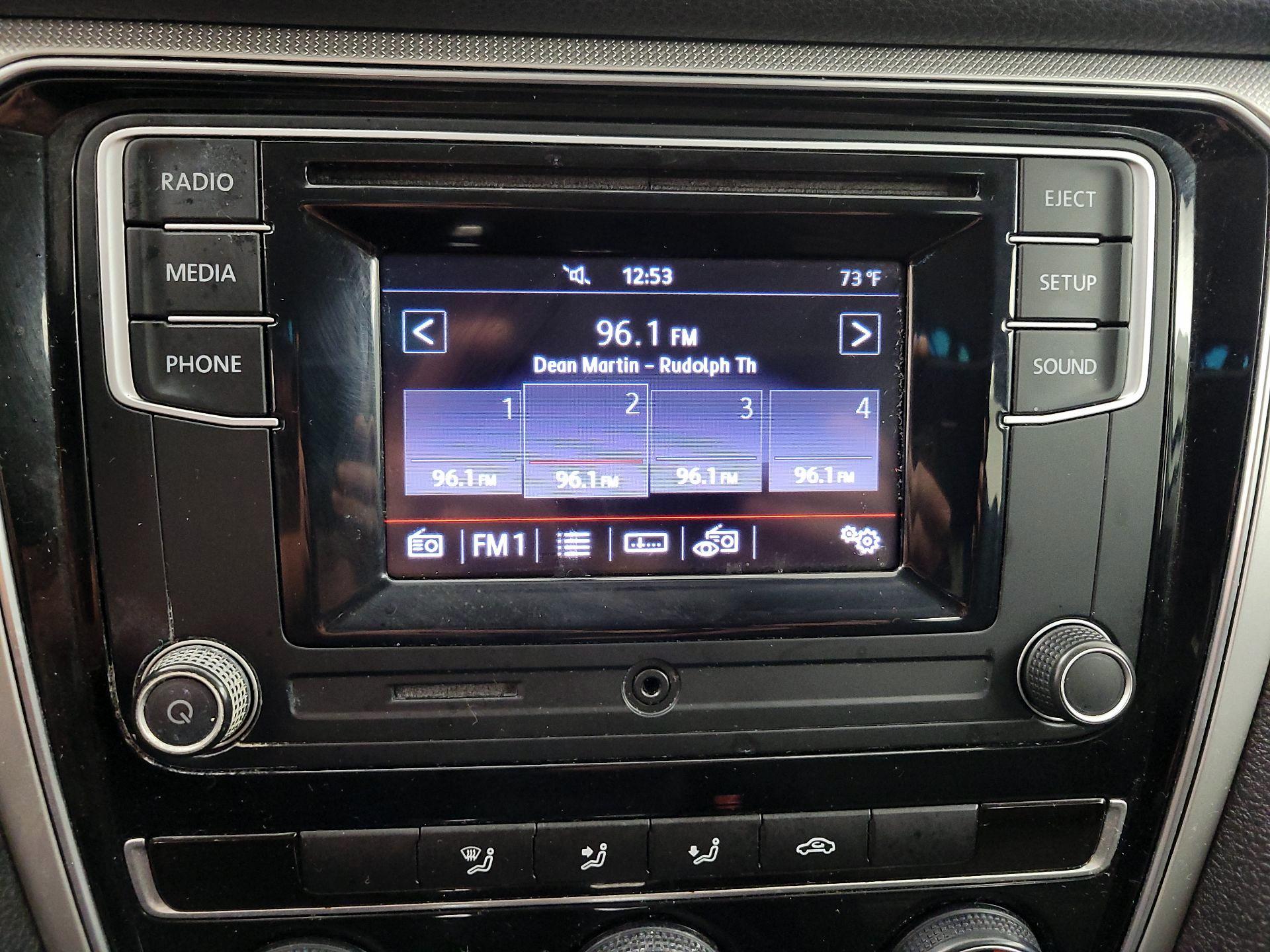 Thumbnail: 2017 Volkswagen Passat - 15