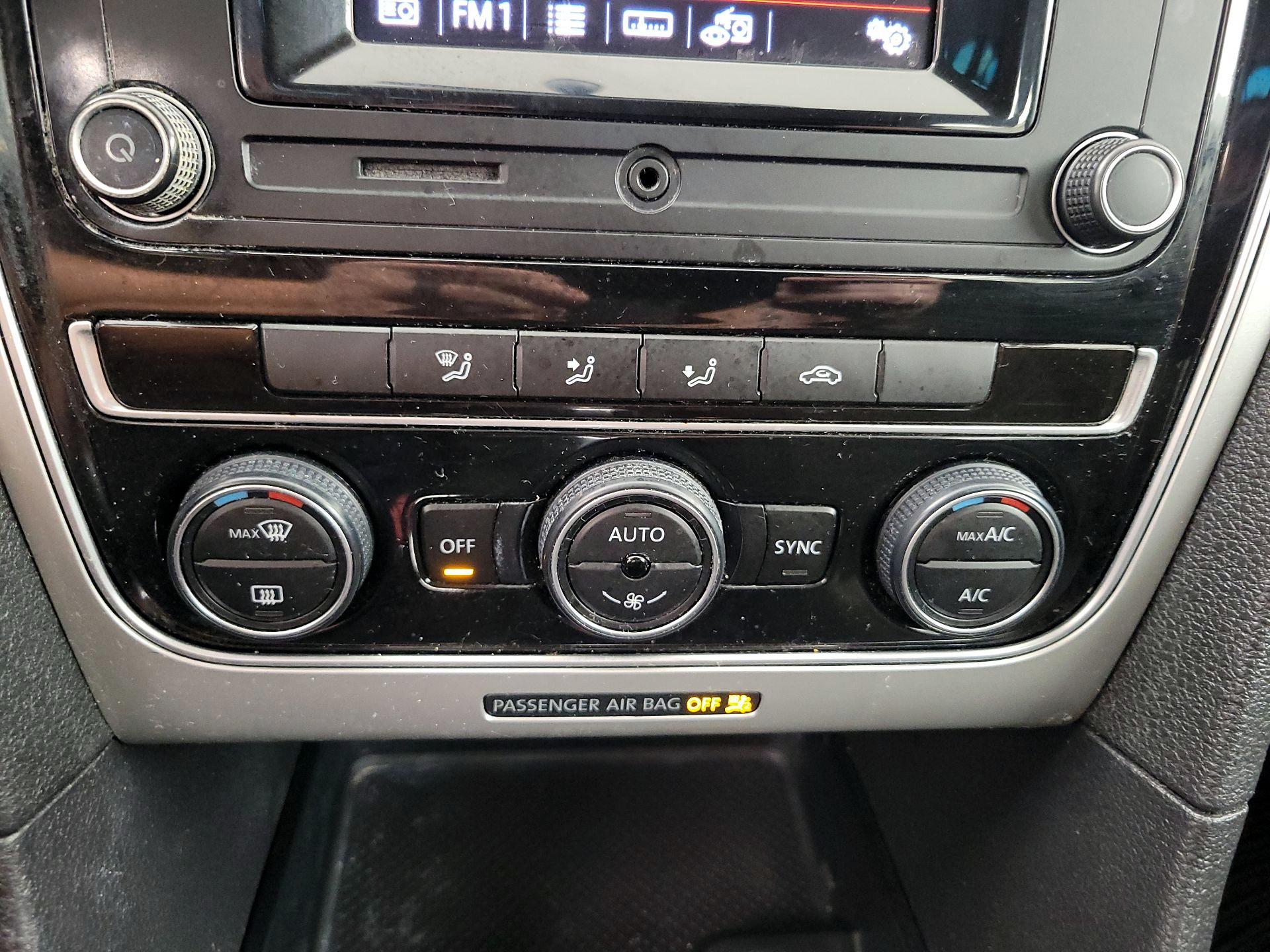 Thumbnail: 2017 Volkswagen Passat - 16