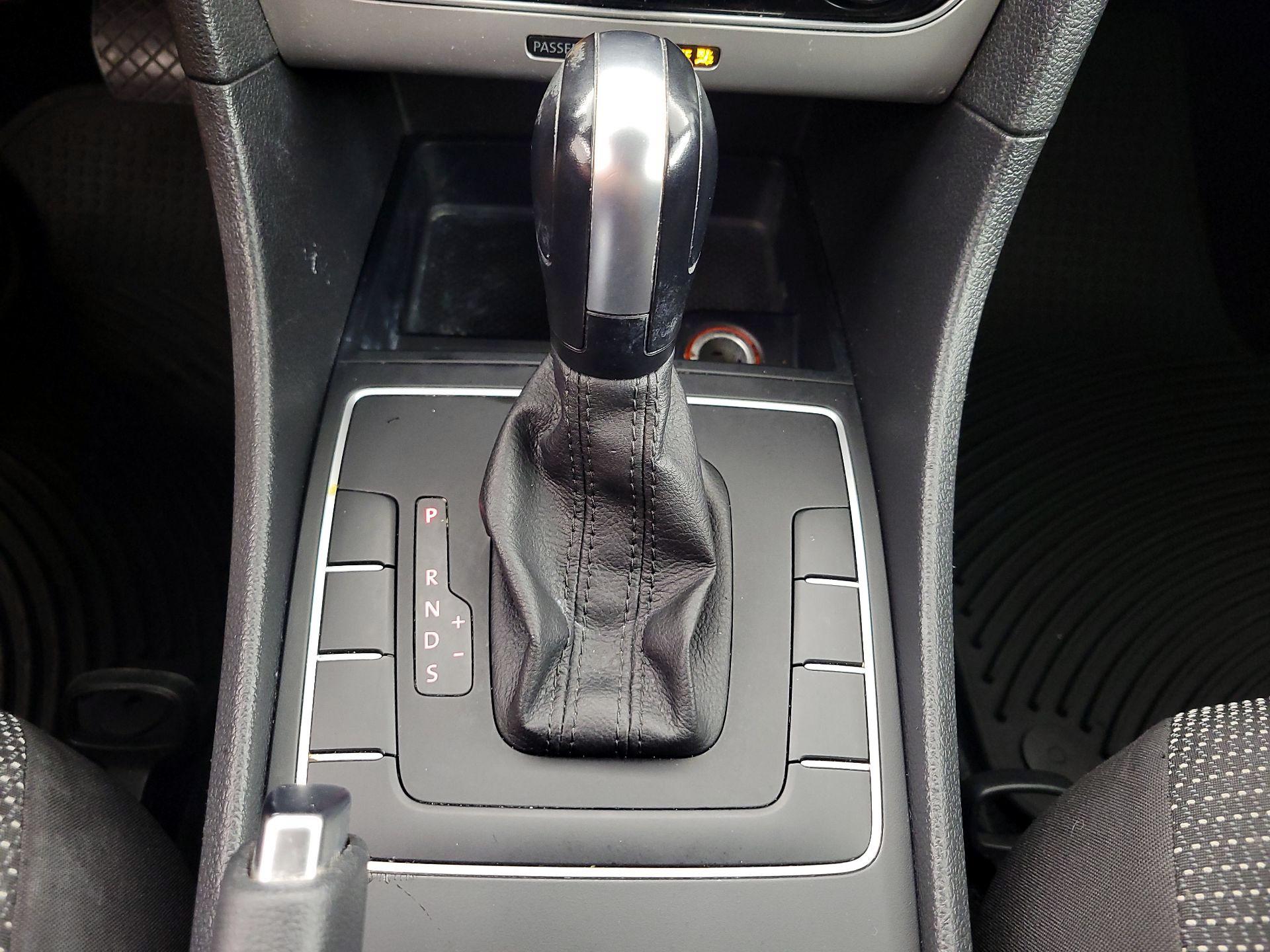 Thumbnail: 2017 Volkswagen Passat - 17