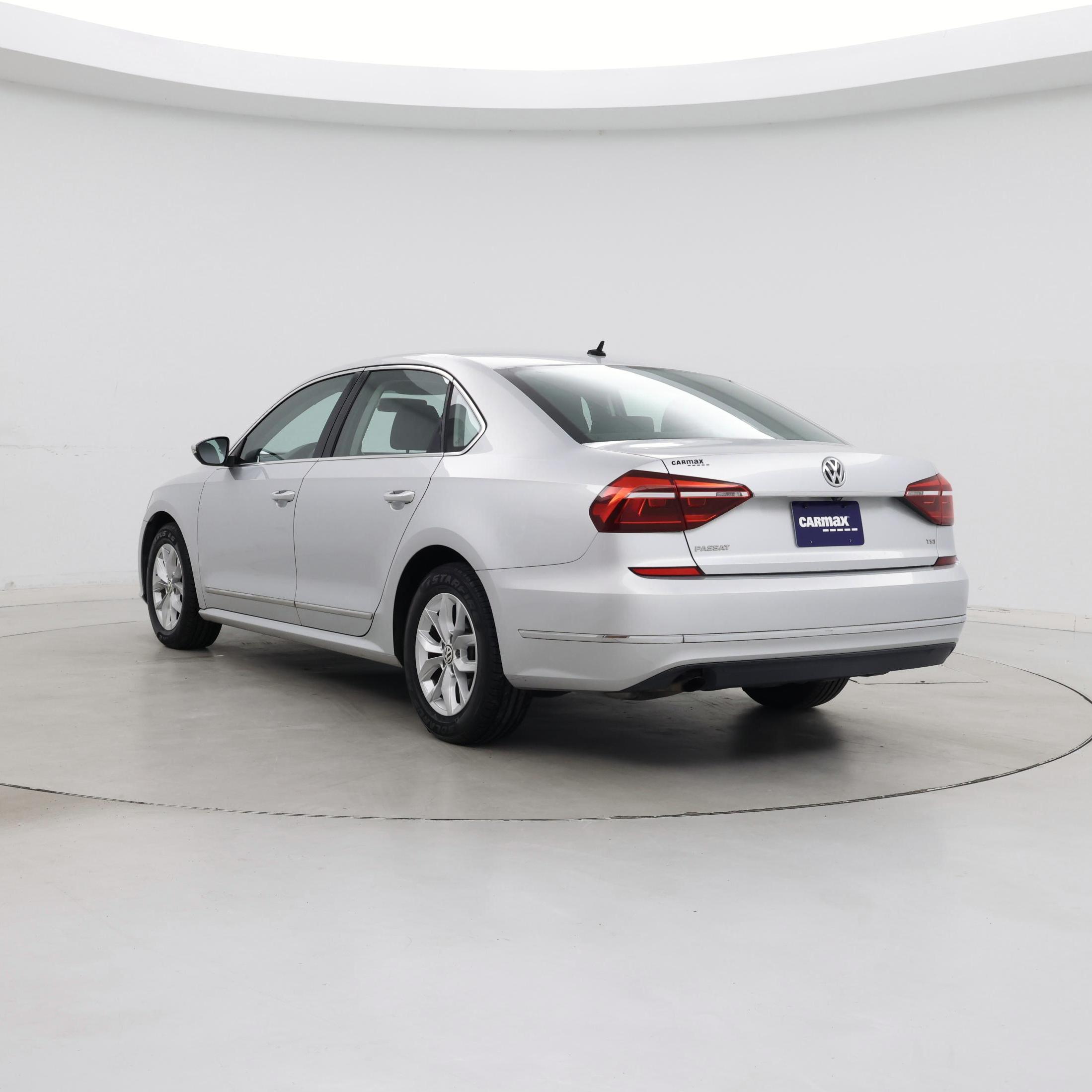 Thumbnail: 2017 Volkswagen Passat - 2