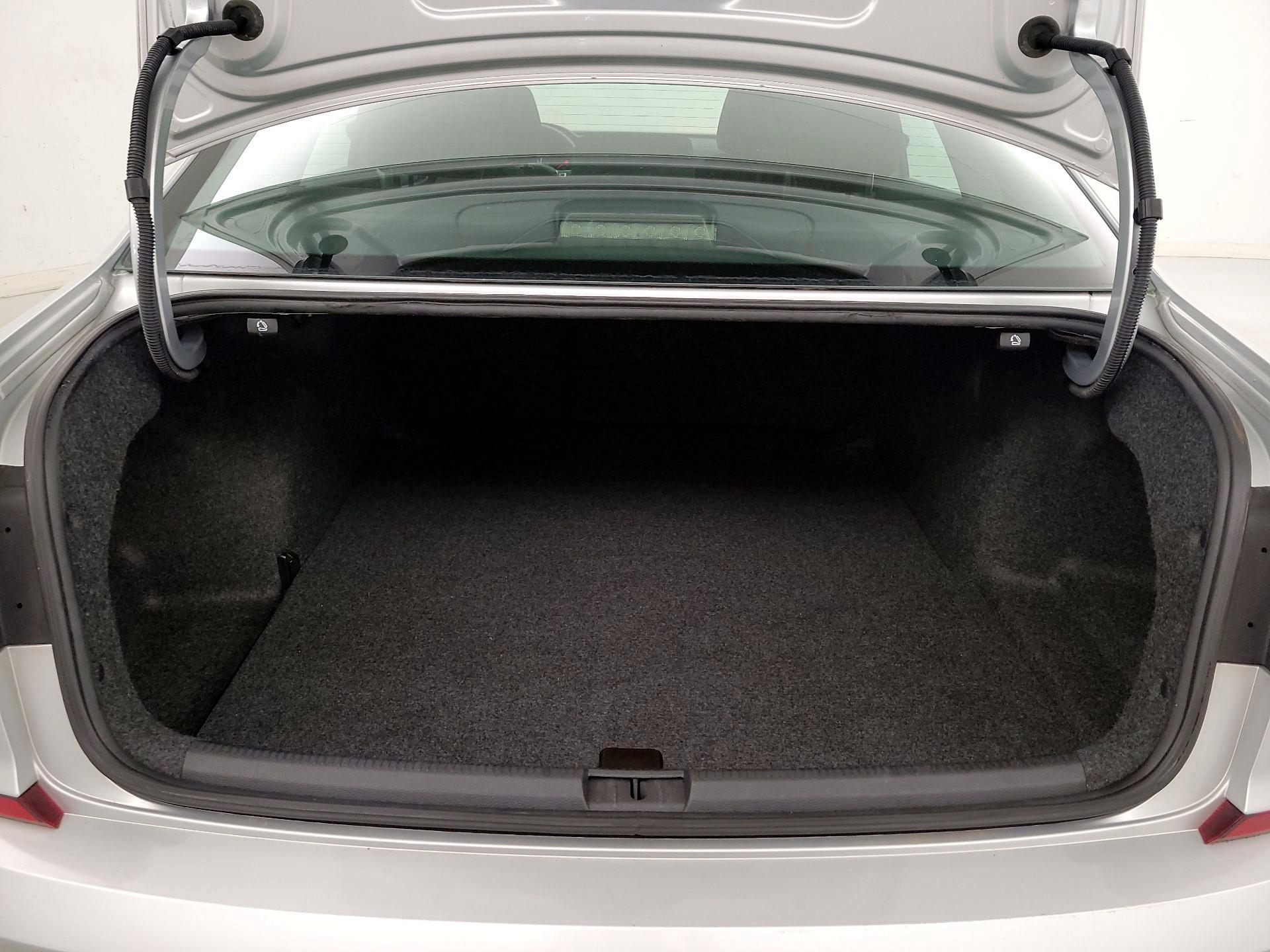 Thumbnail: 2017 Volkswagen Passat - 19