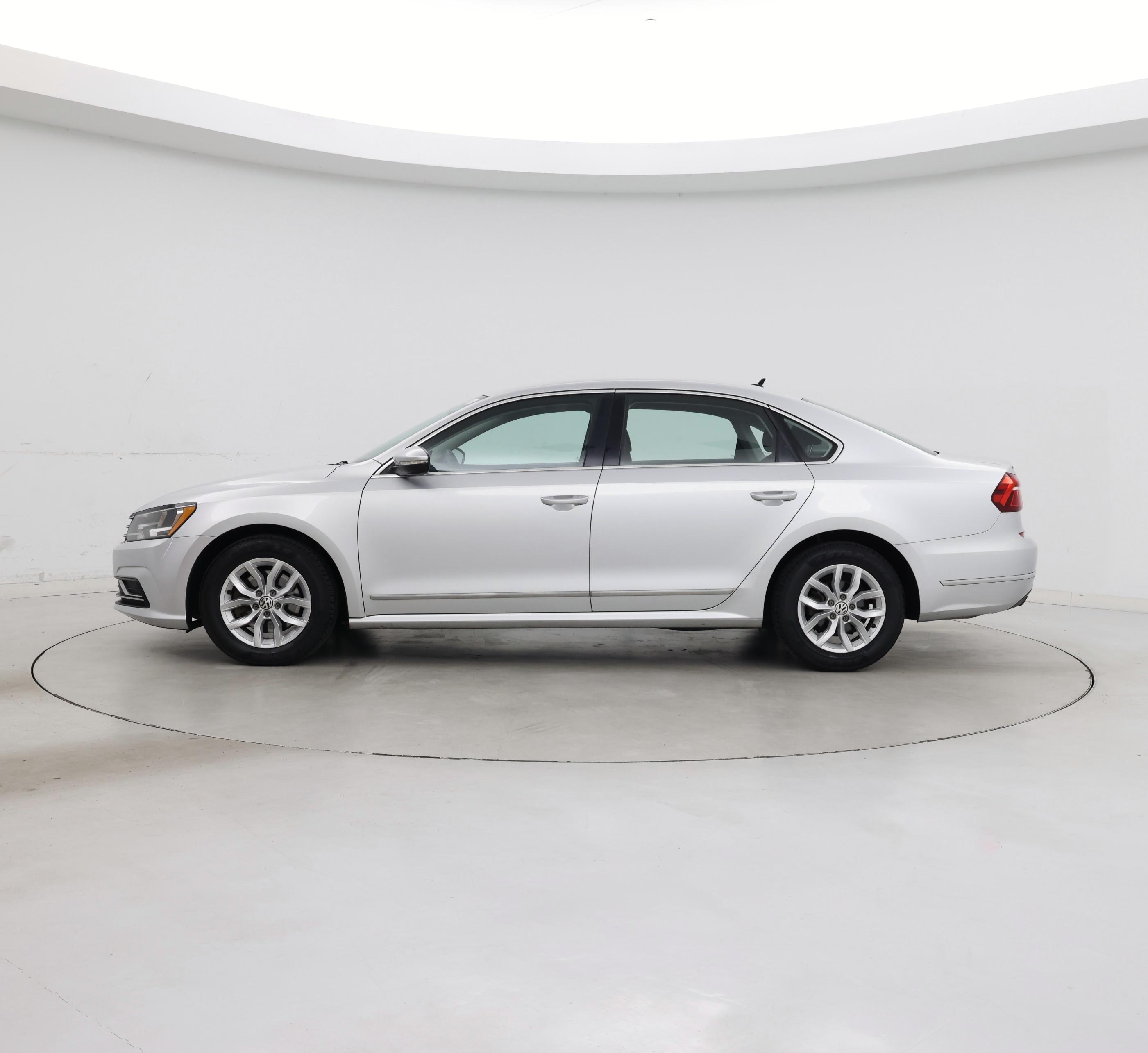 Thumbnail: 2017 Volkswagen Passat - 3