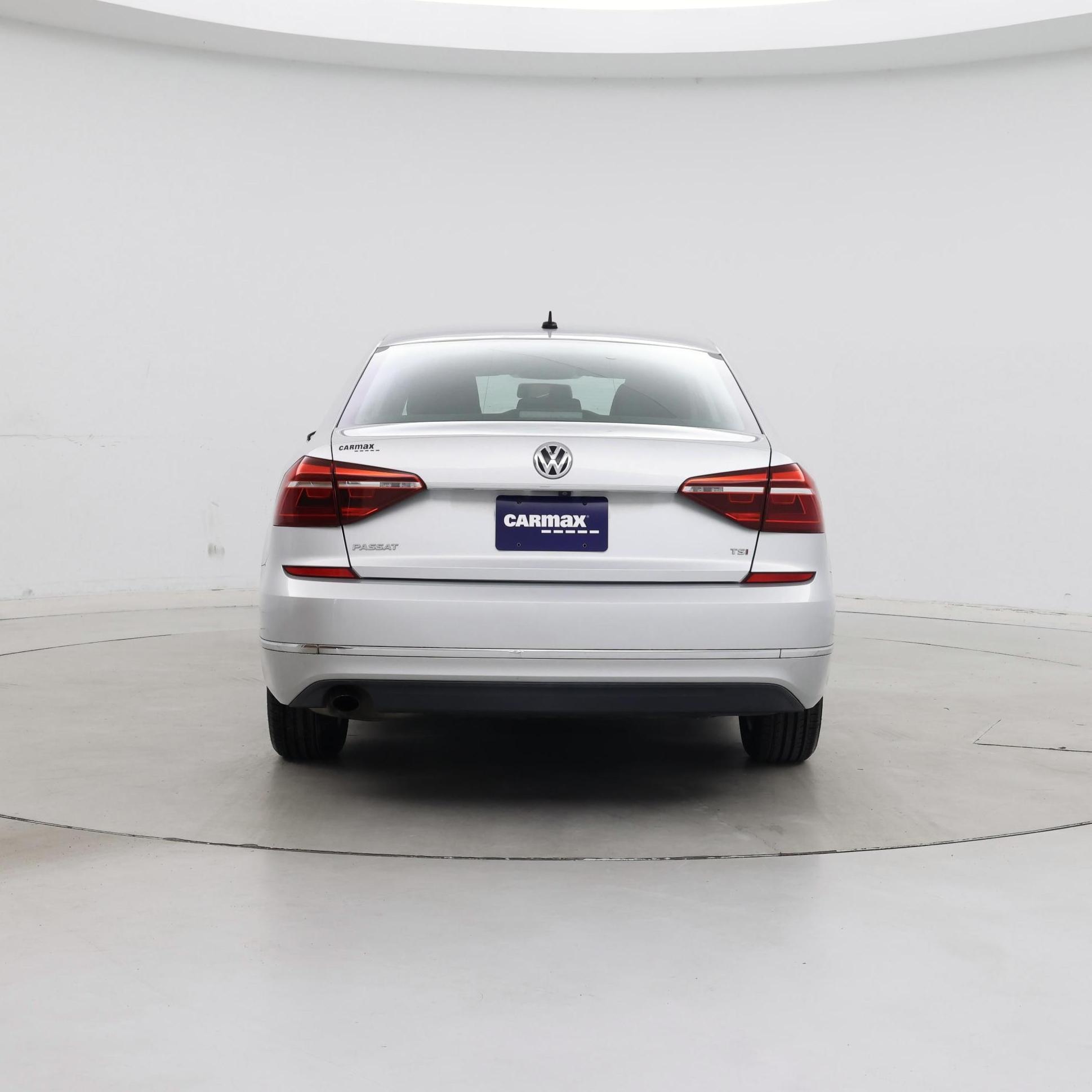 Thumbnail: 2017 Volkswagen Passat - 6