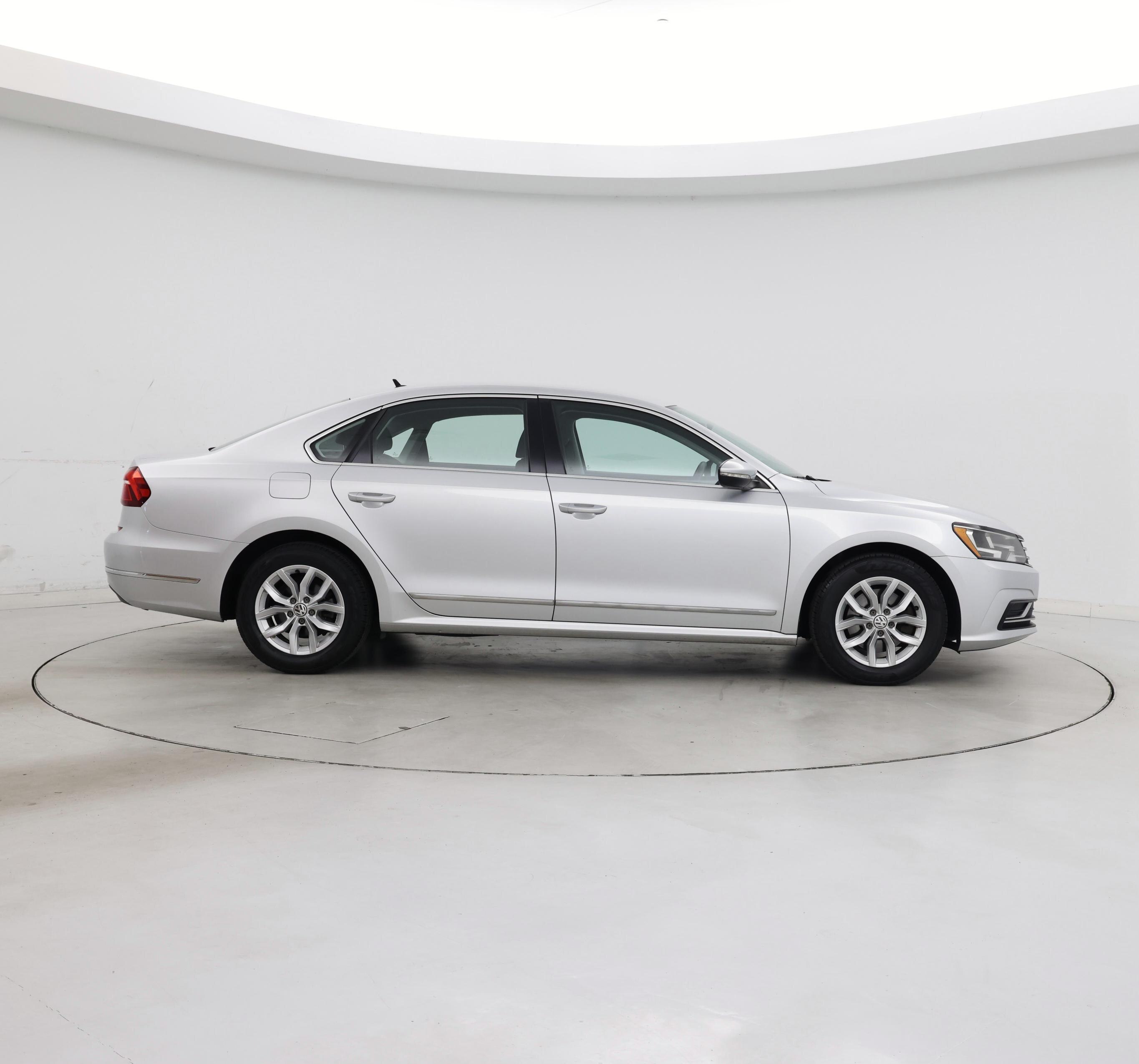 Thumbnail: 2017 Volkswagen Passat - 7