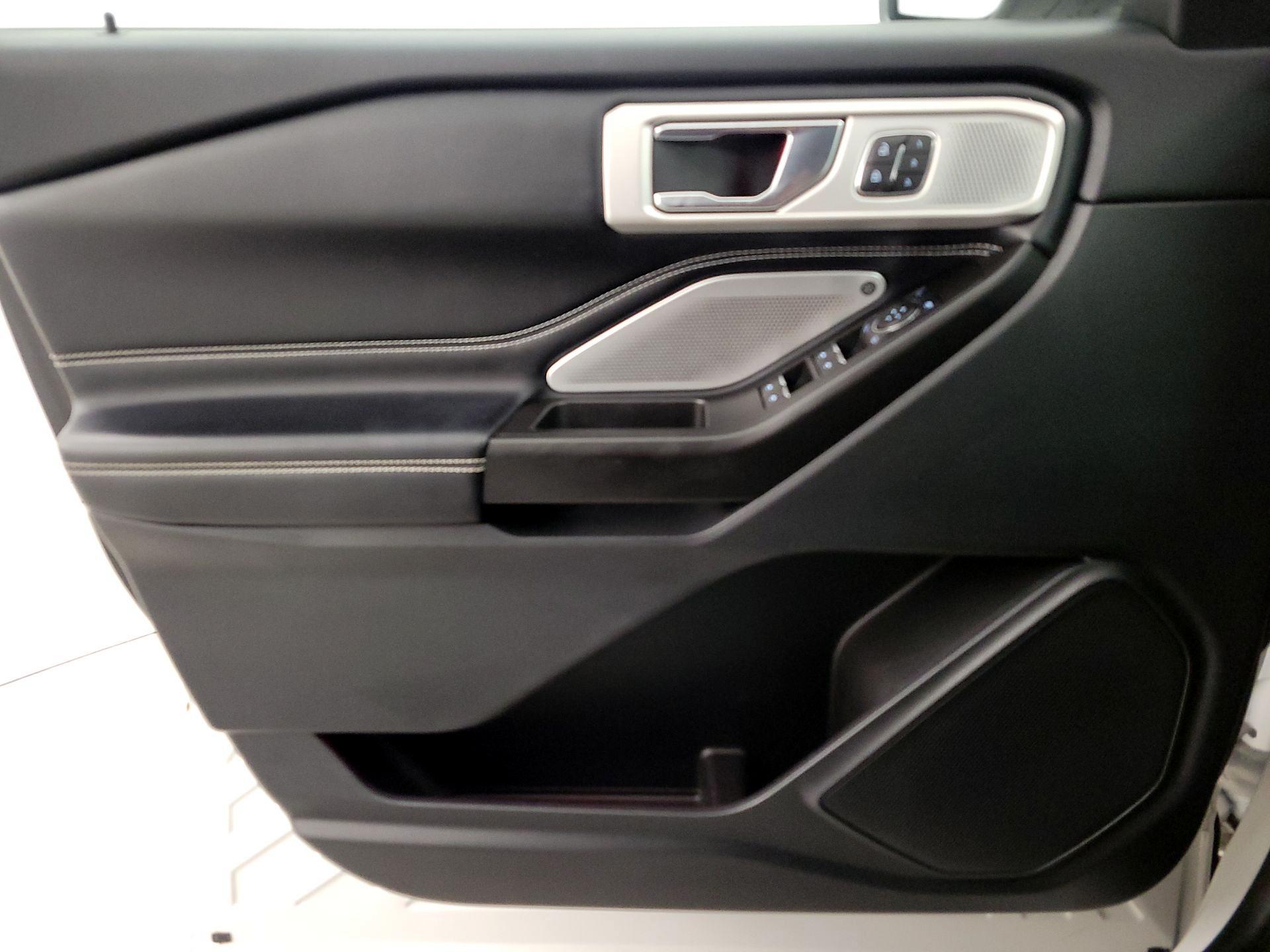 Thumbnail: 2020 Ford Explorer - 12