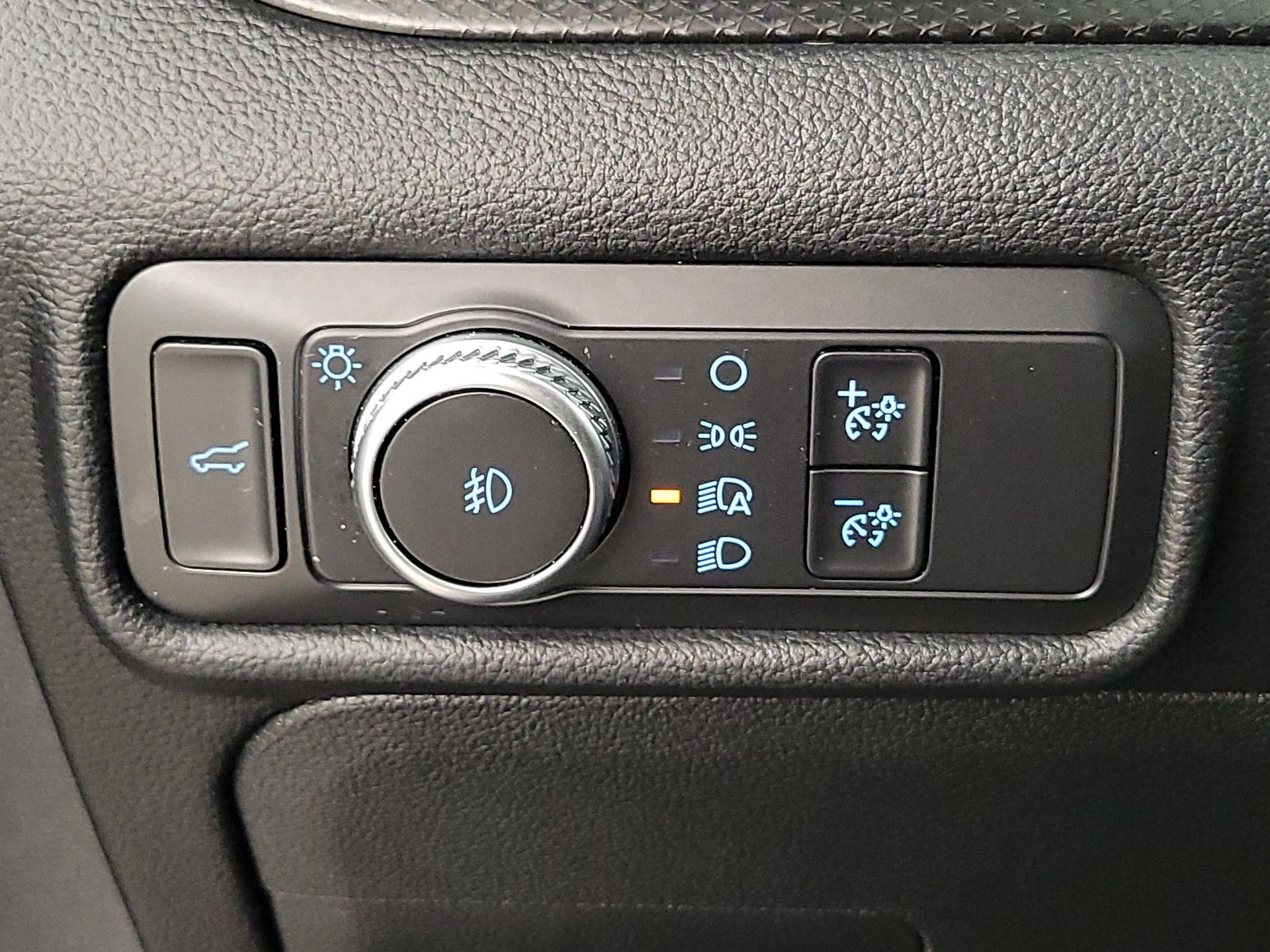 Thumbnail: 2020 Ford Explorer - 13