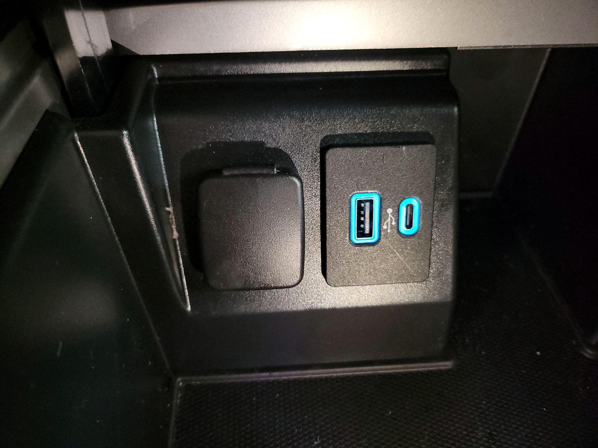 Thumbnail: 2020 Ford Explorer - 19