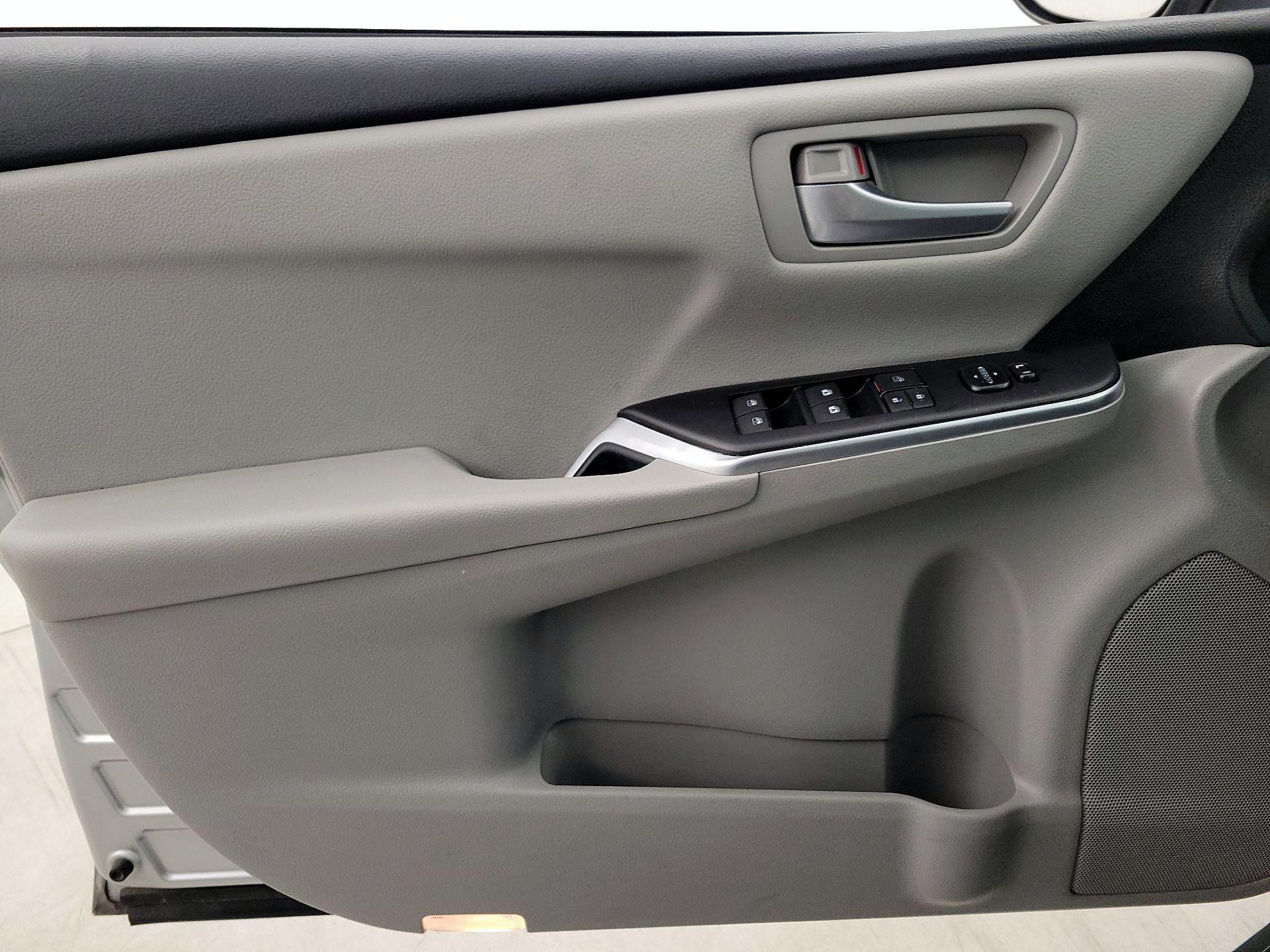 Thumbnail: 2017 Toyota Camry - 12