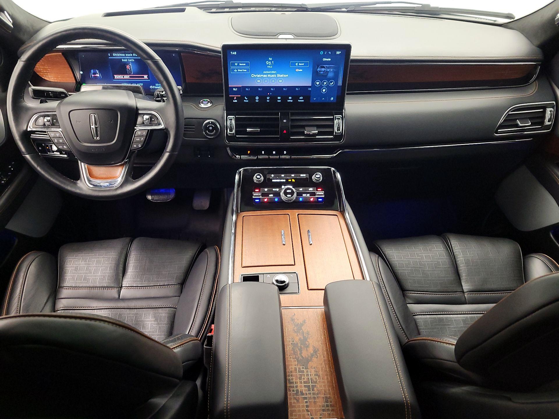 Thumbnail: 2024 Lincoln Navigator L - 9