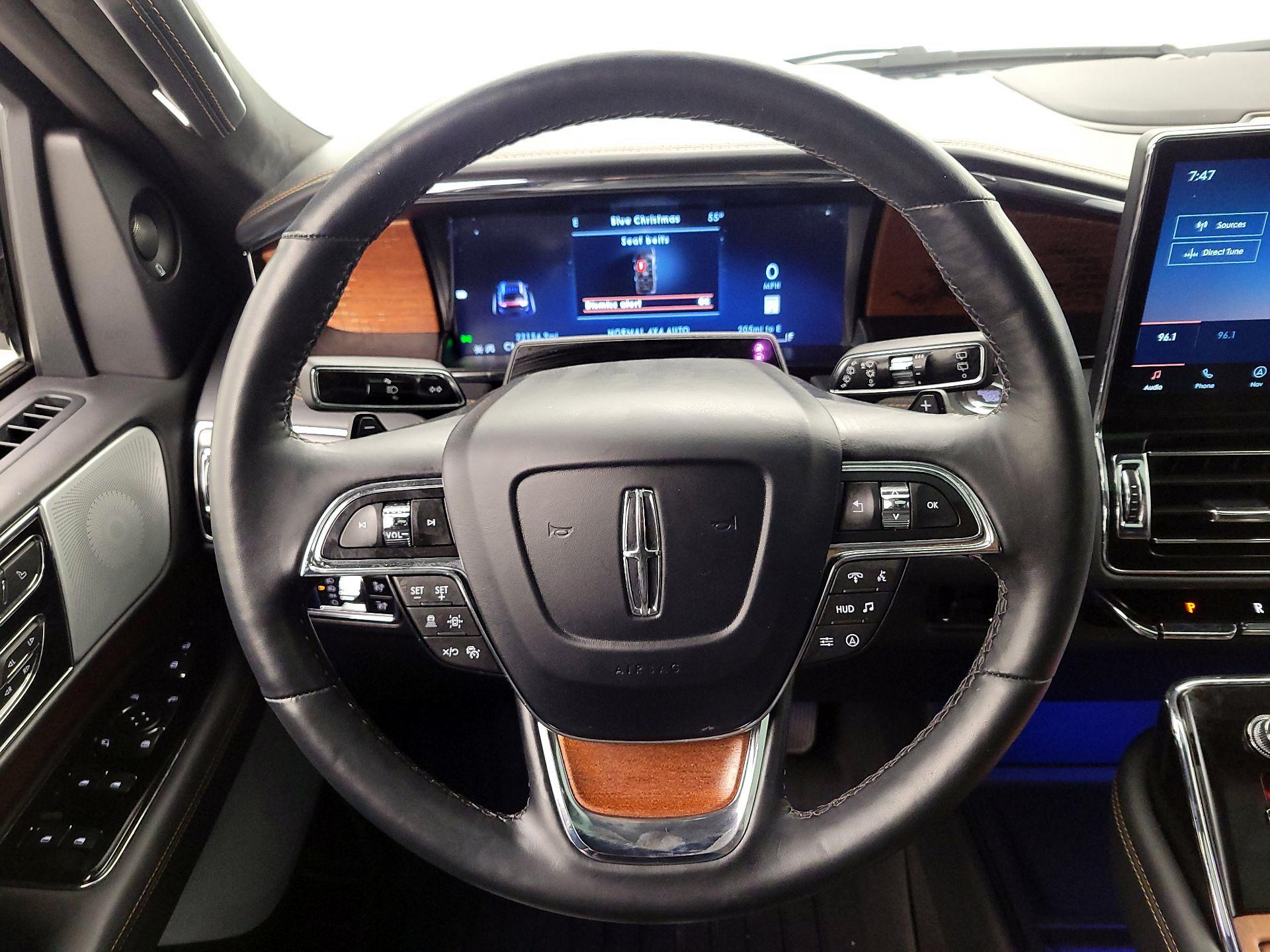 Thumbnail: 2024 Lincoln Navigator L - 10