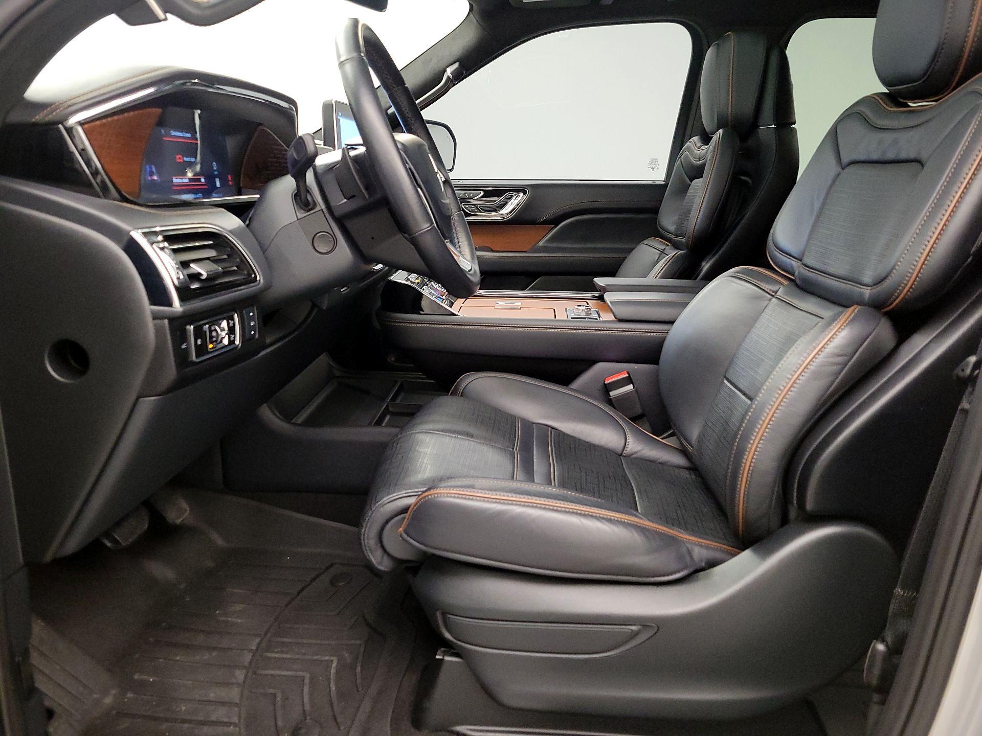 Thumbnail: 2024 Lincoln Navigator L - 11