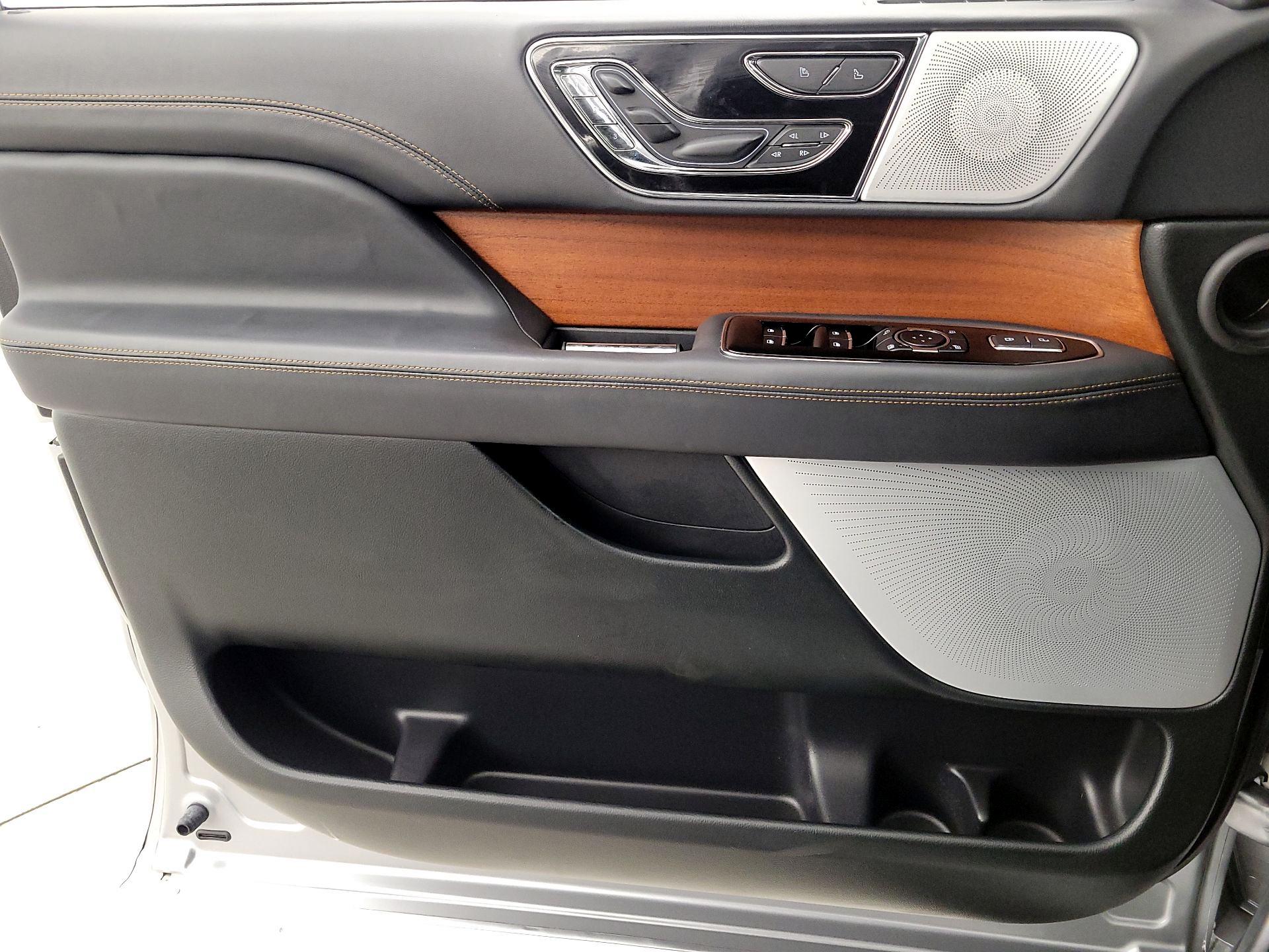 Thumbnail: 2024 Lincoln Navigator L - 12