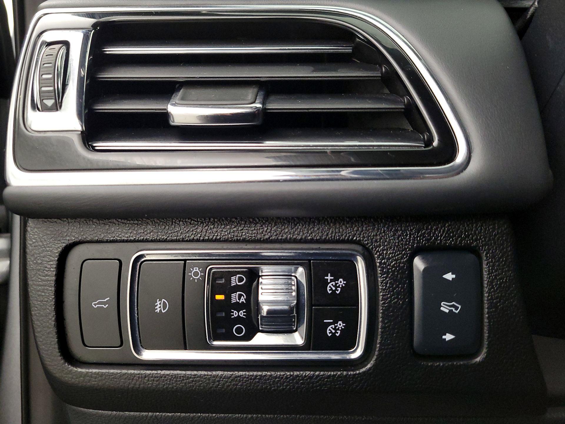 Thumbnail: 2024 Lincoln Navigator L - 13