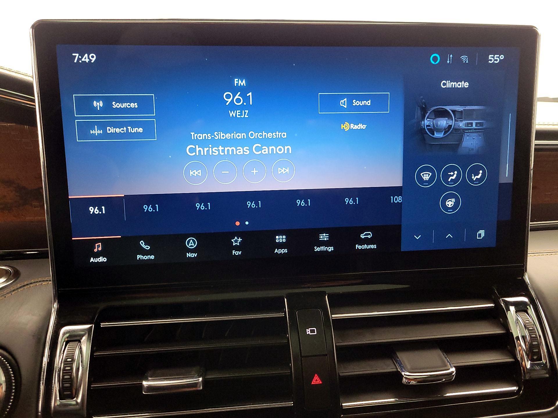 Thumbnail: 2024 Lincoln Navigator L - 16