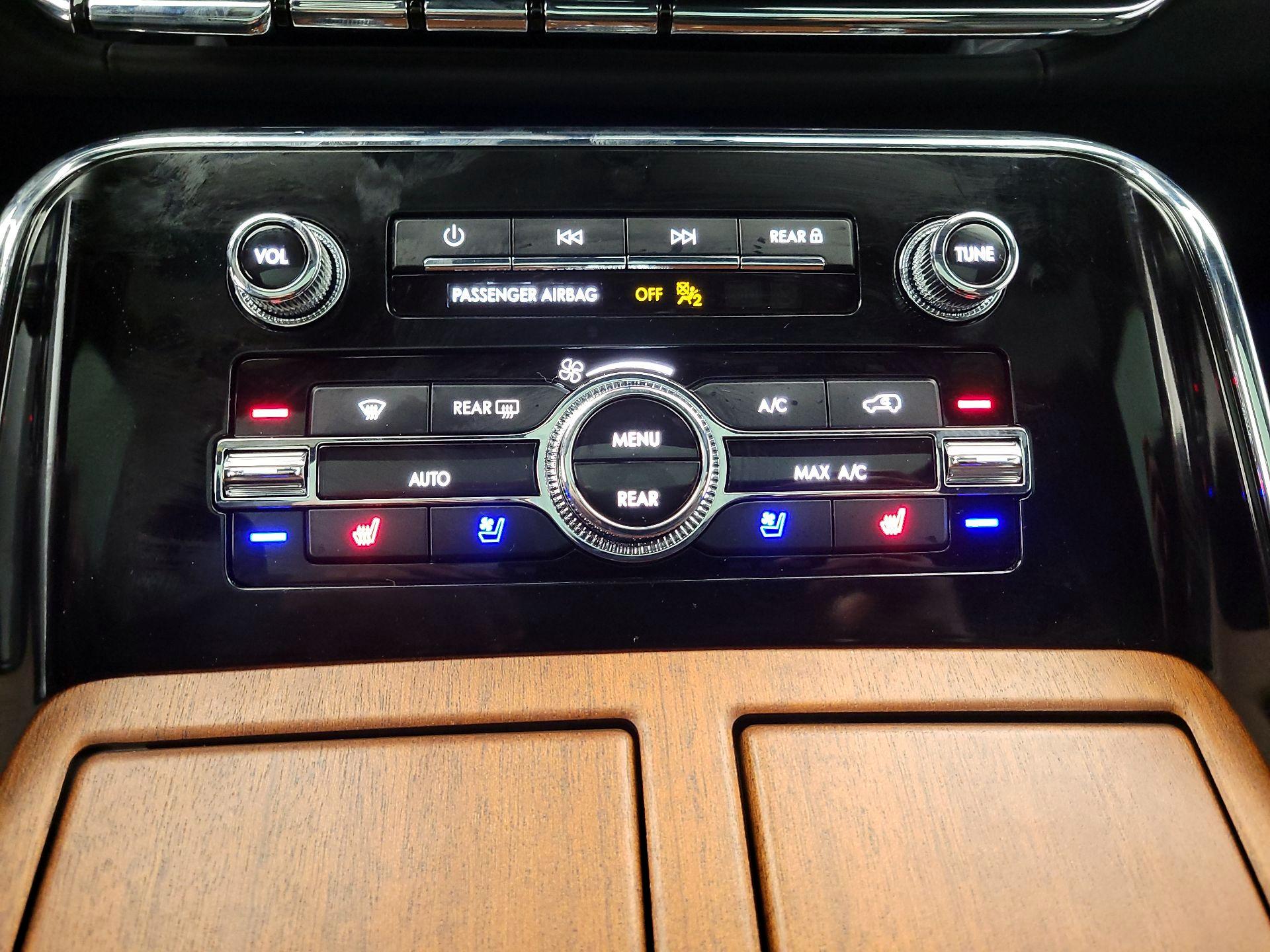 Thumbnail: 2024 Lincoln Navigator L - 17