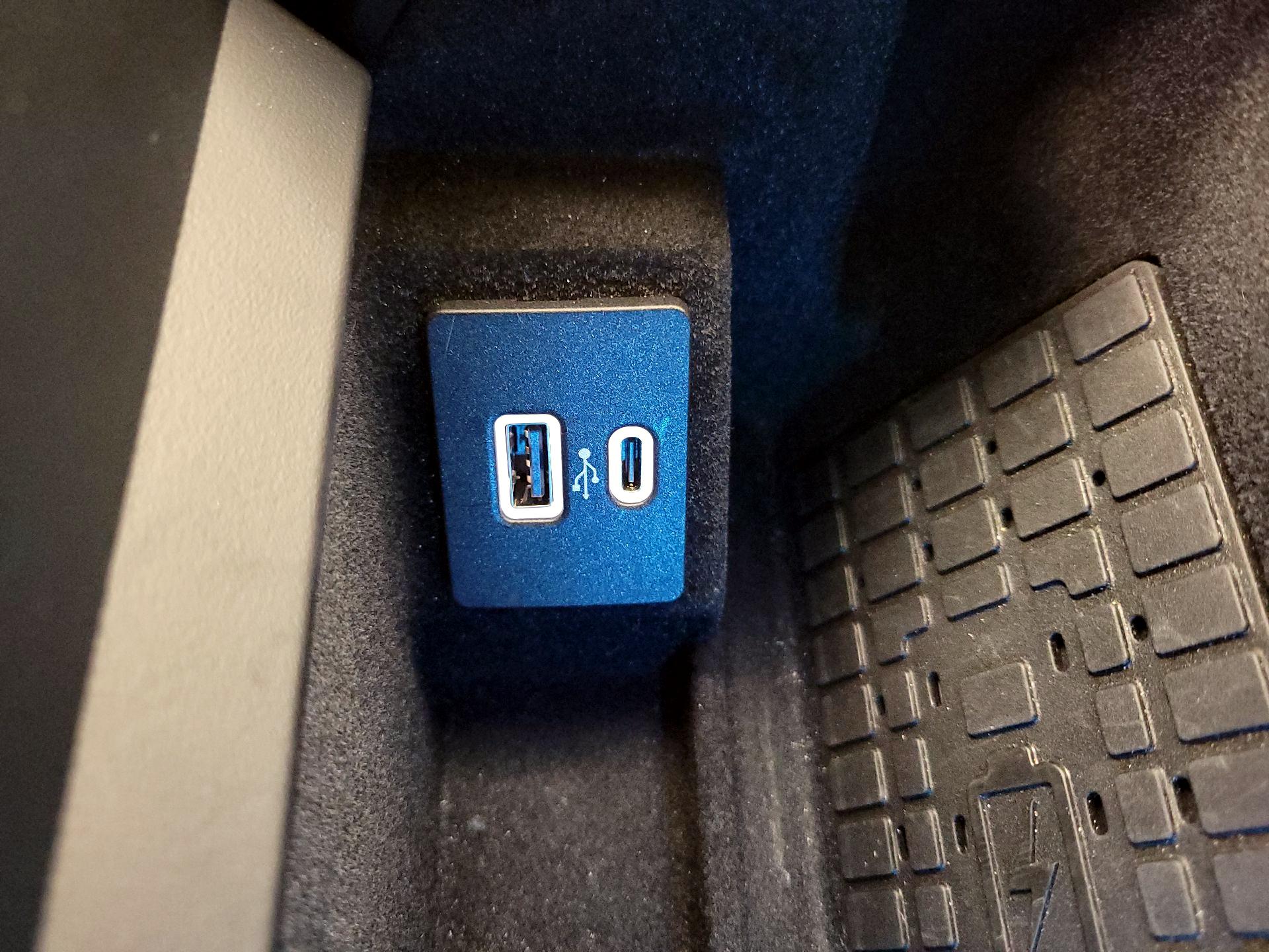 Thumbnail: 2024 Lincoln Navigator L - 19