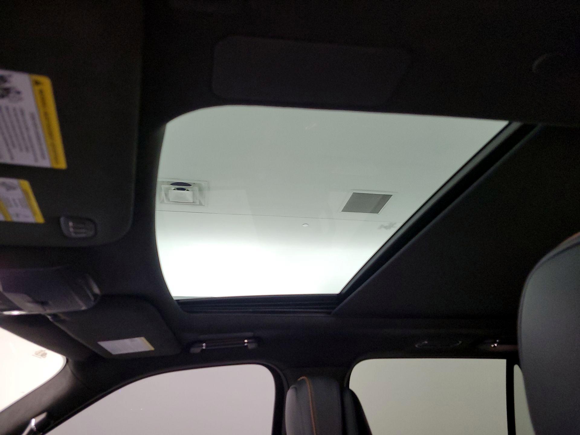 Thumbnail: 2024 Lincoln Navigator L - 20