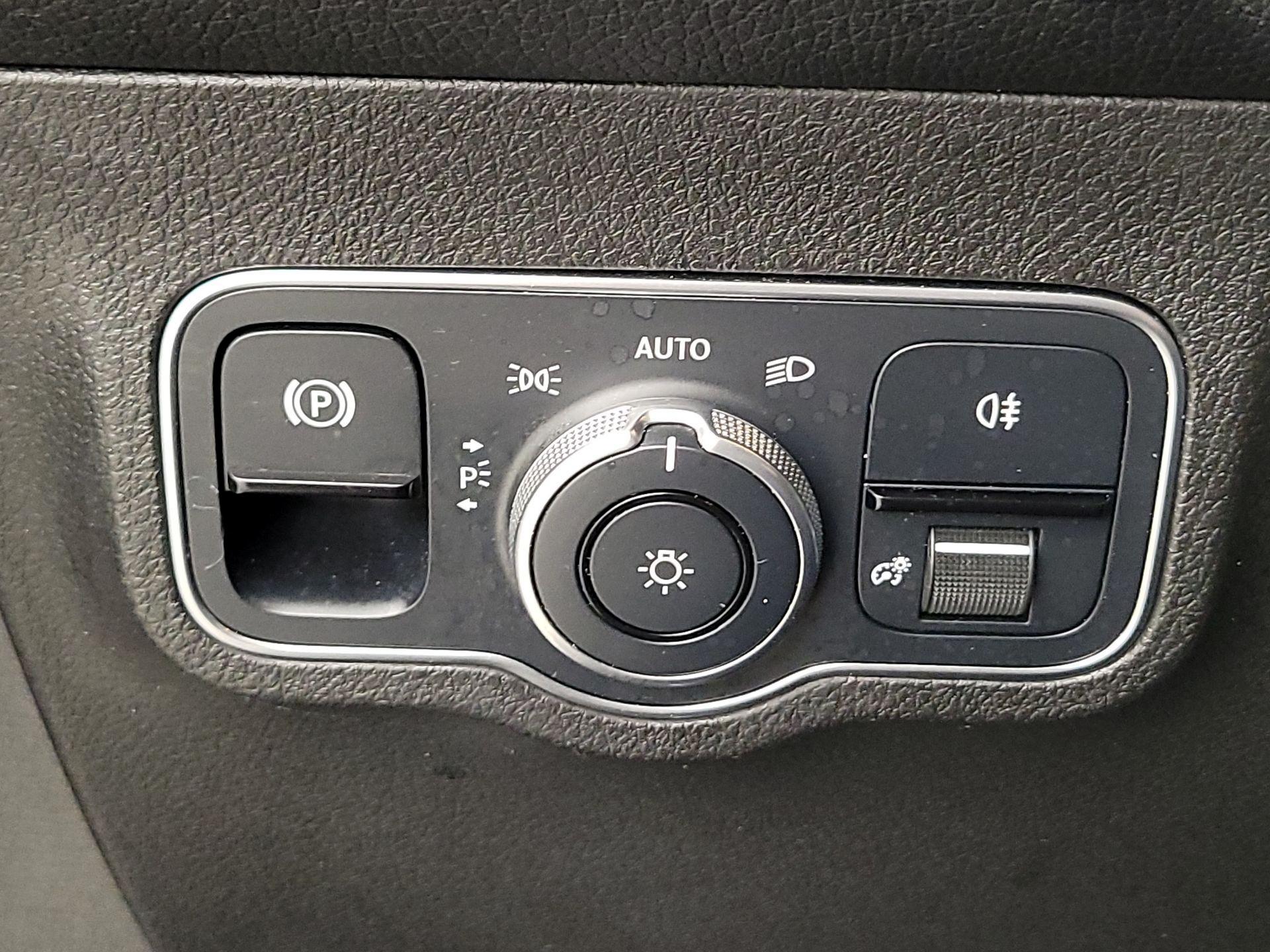 Thumbnail: 2021 Mercedes-Benz GLB - 13