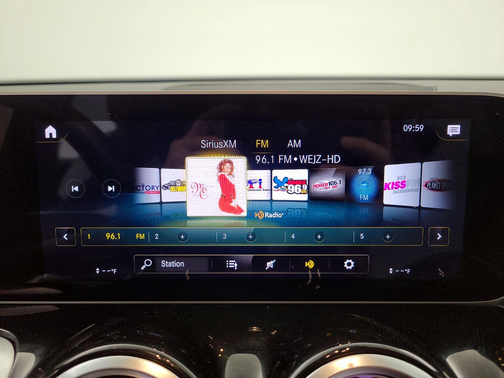 Thumbnail: 2021 Mercedes-Benz GLB - 16