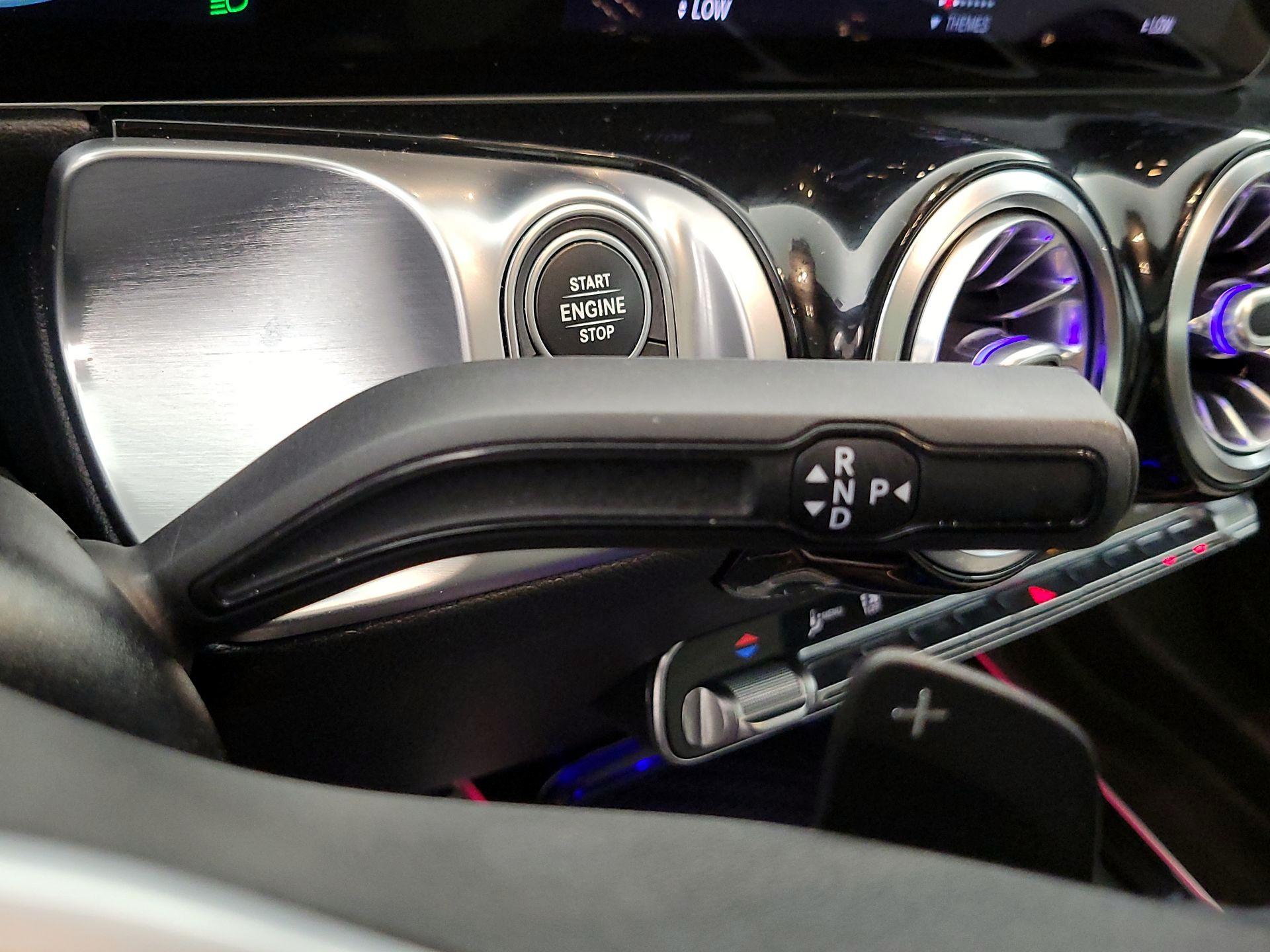 Thumbnail: 2021 Mercedes-Benz GLB - 18