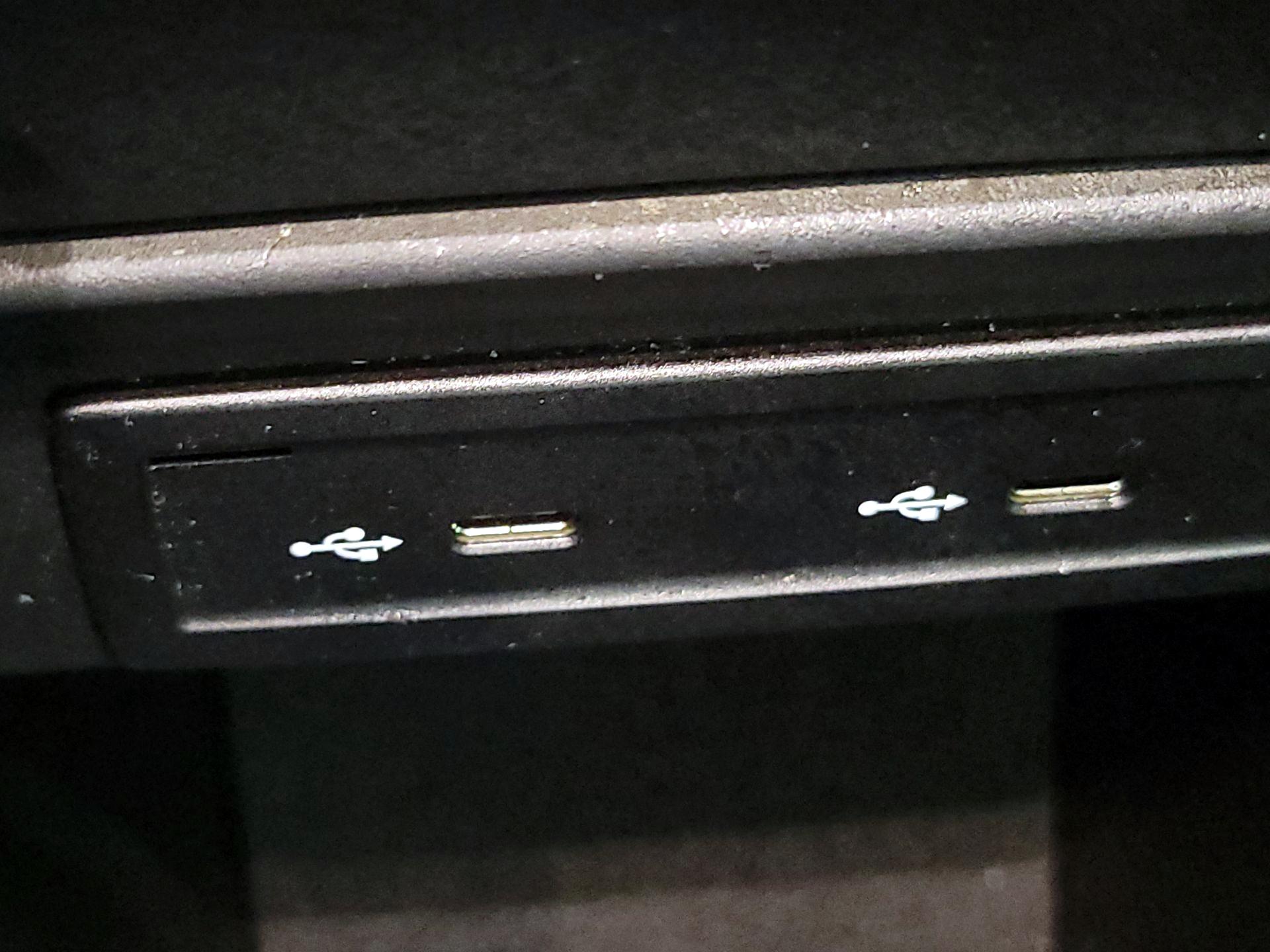 Thumbnail: 2021 Mercedes-Benz GLB - 19