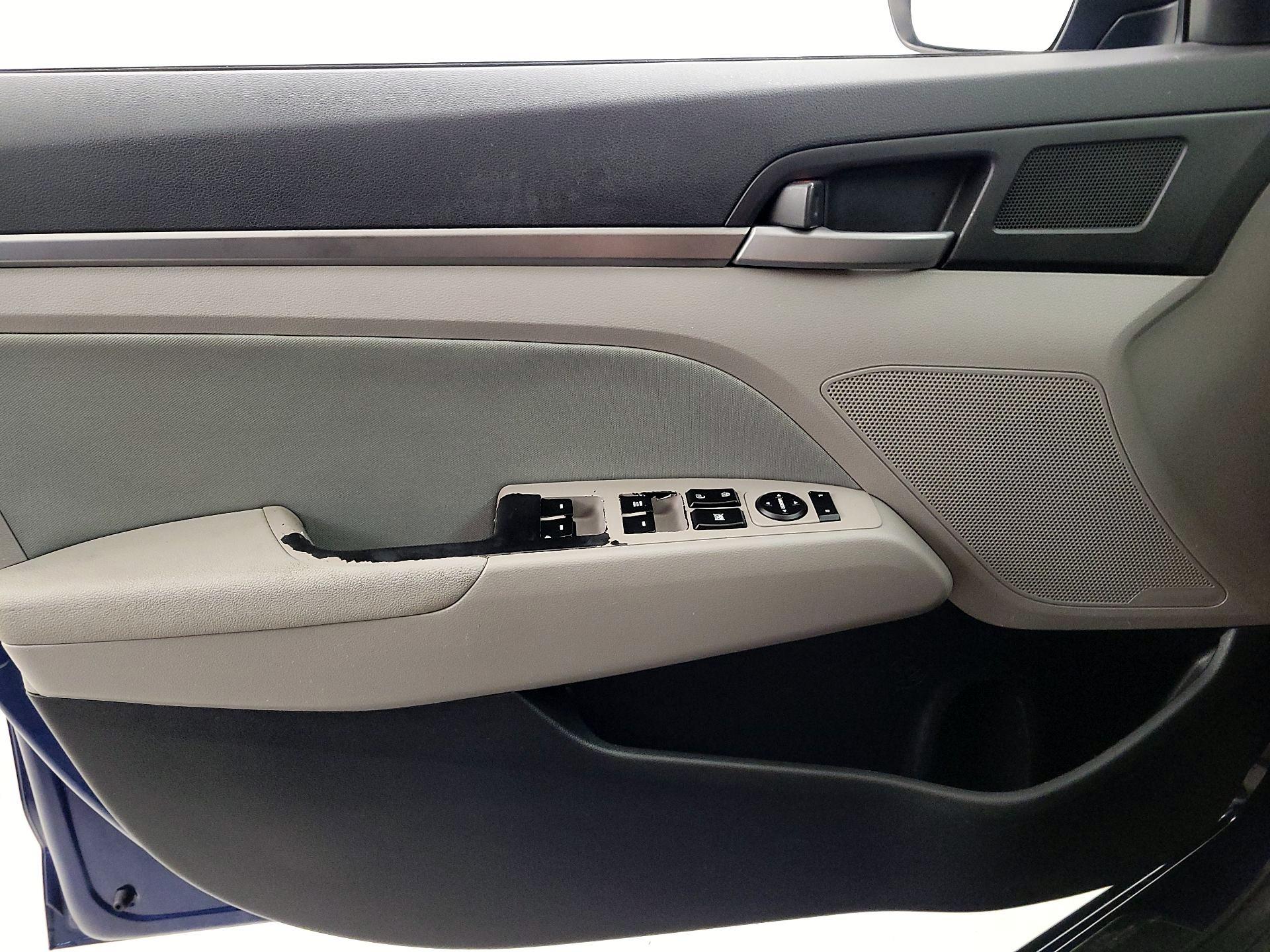 Thumbnail: 2017 Hyundai Elantra - 12