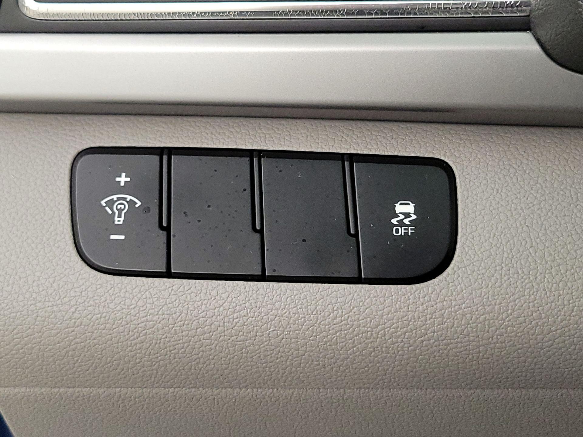 Thumbnail: 2017 Hyundai Elantra - 13