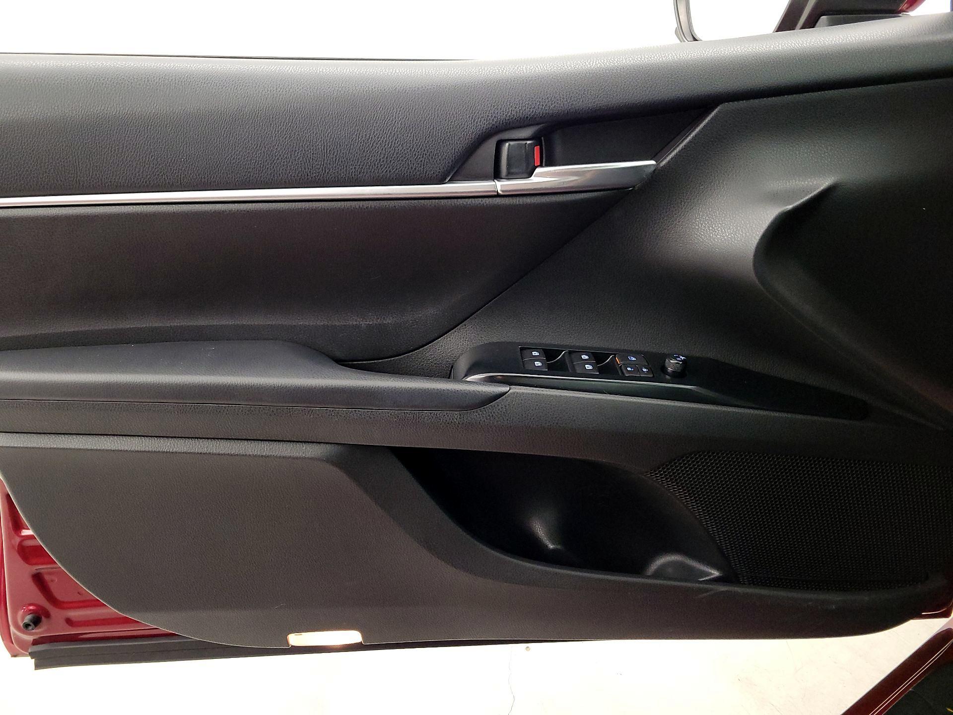 Thumbnail: 2018 Toyota Camry - 12