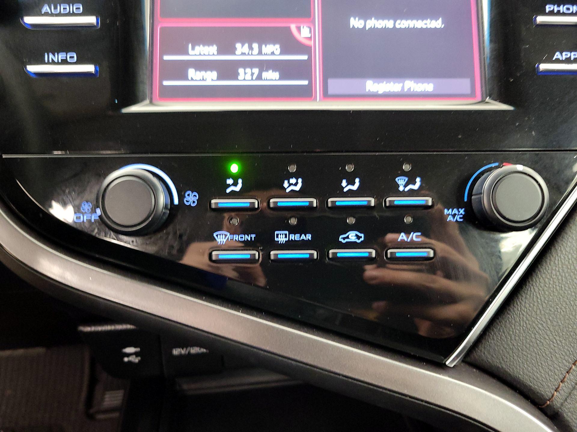 Thumbnail: 2018 Toyota Camry - 16