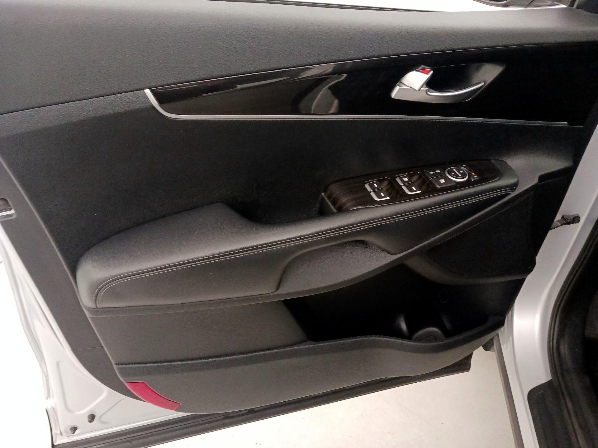 Thumbnail: 2020 Kia Sorento - 12